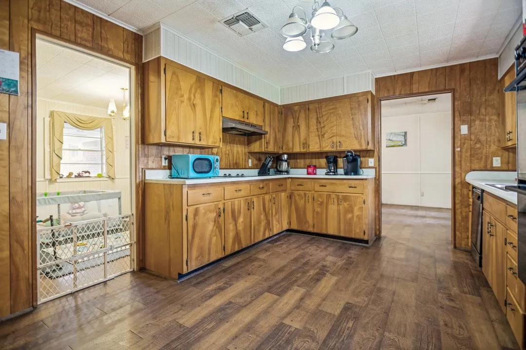 Single Family Residence For Sale in Freestone County , 683 US Highway 84 W, Teague, Texas 75860, 4 Bedrooms, 2 Bathrooms, Garage spaces, 2,304 Sqft, built in 1972, Price $539,999, mls#21301469, Real Estate Agent in Teague, Homes For Sale in Freestone county, Homes For Sale in Teague, Realtor in Teague Texas, Real Estate Brokerage Independent Realty Texas, Luminita Cordes Realtor
