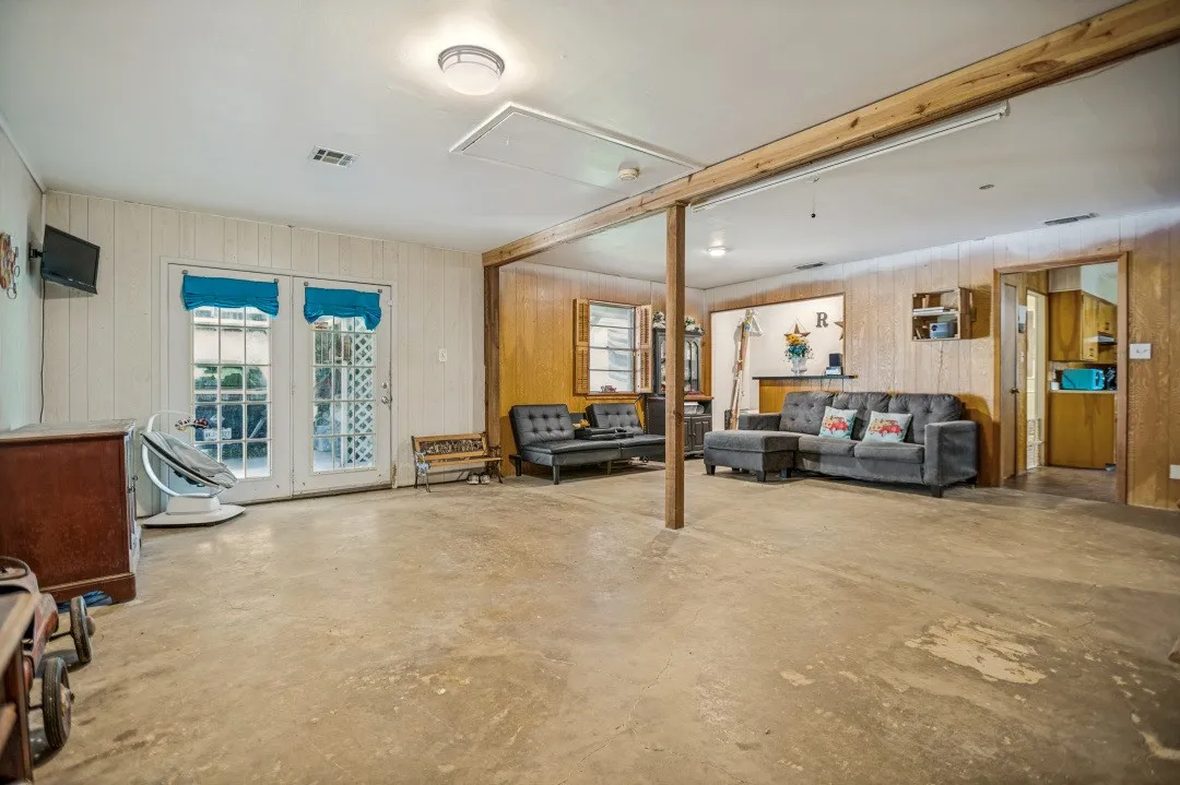 Single Family Residence For Sale in Freestone County , 683 US Highway 84 W, Teague, Texas 75860, 4 Bedrooms, 2 Bathrooms, Garage spaces, 2,304 Sqft, built in 1972, Price $539,999, mls#21301469, Real Estate Agent in Teague, Homes For Sale in Freestone county, Homes For Sale in Teague, Realtor in Teague Texas, Real Estate Brokerage Independent Realty Texas, Luminita Cordes Realtor
