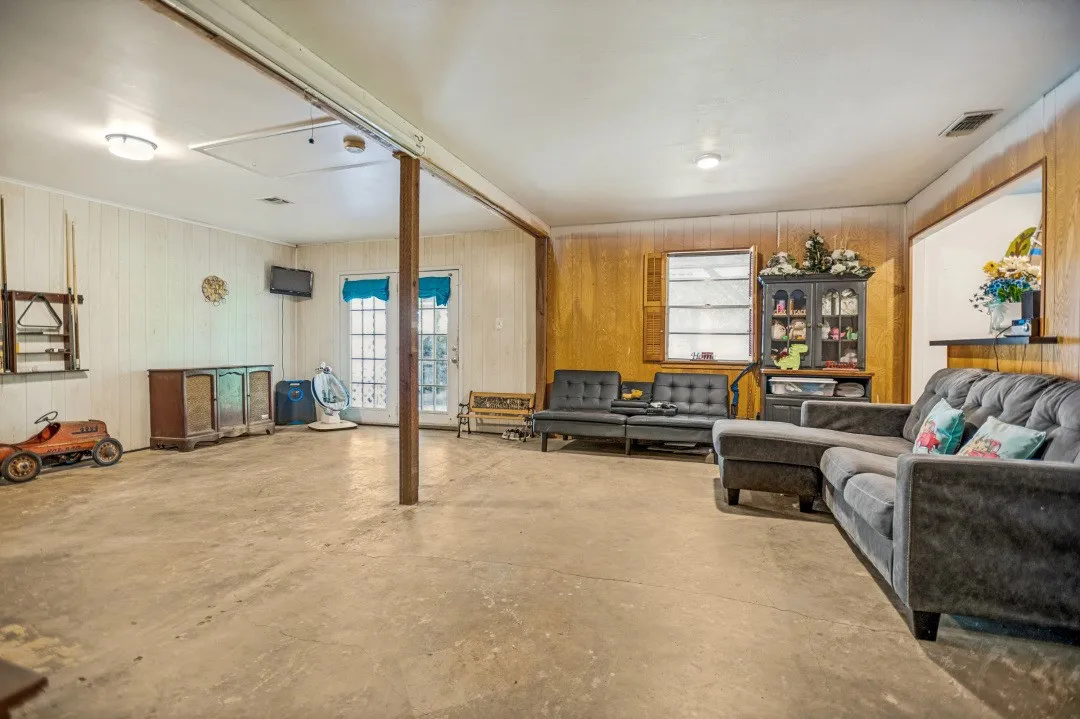 Single Family Residence For Sale in Freestone County , 683 US Highway 84 W, Teague, Texas 75860, 4 Bedrooms, 2 Bathrooms, Garage spaces, 2,304 Sqft, built in 1972, Price $539,999, mls#21301469, Real Estate Agent in Teague, Homes For Sale in Freestone county, Homes For Sale in Teague, Realtor in Teague Texas, Real Estate Brokerage Independent Realty Texas, Luminita Cordes Realtor