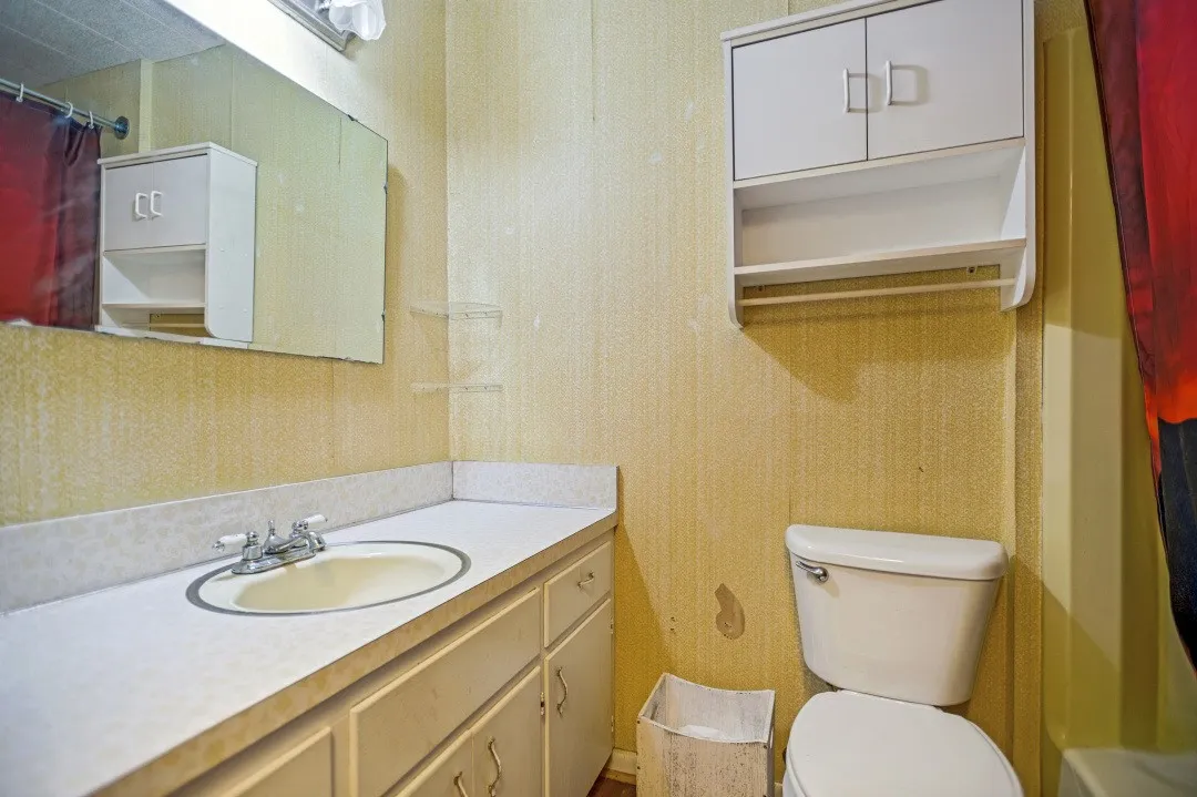 Single Family Residence For Sale in Freestone County , 683 US Highway 84 W, Teague, Texas 75860, 4 Bedrooms, 2 Bathrooms, Garage spaces, 2,304 Sqft, built in 1972, Price $539,999, mls#21301469, Real Estate Agent in Teague, Homes For Sale in Freestone county, Homes For Sale in Teague, Realtor in Teague Texas, Real Estate Brokerage Independent Realty Texas, Luminita Cordes Realtor