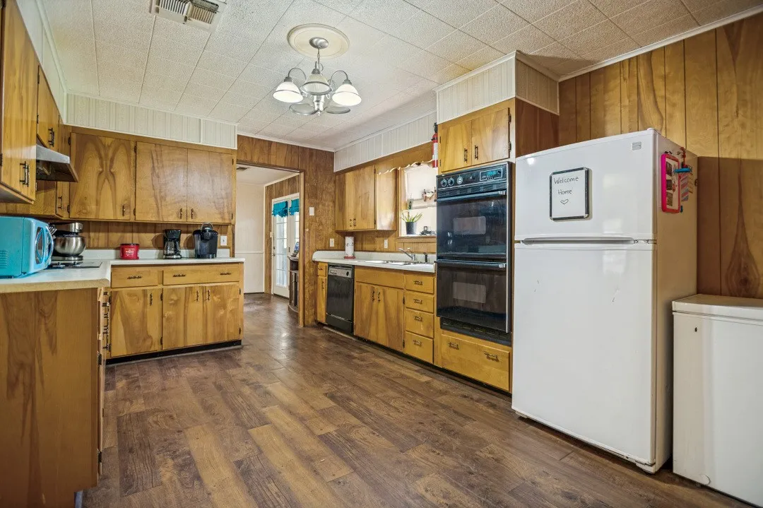 Single Family Residence For Sale in Freestone County , 683 US Highway 84 W, Teague, Texas 75860, 4 Bedrooms, 2 Bathrooms, Garage spaces, 2,304 Sqft, built in 1972, Price $539,999, mls#21301469, Real Estate Agent in Teague, Homes For Sale in Freestone county, Homes For Sale in Teague, Realtor in Teague Texas, Real Estate Brokerage Independent Realty Texas, Luminita Cordes Realtor