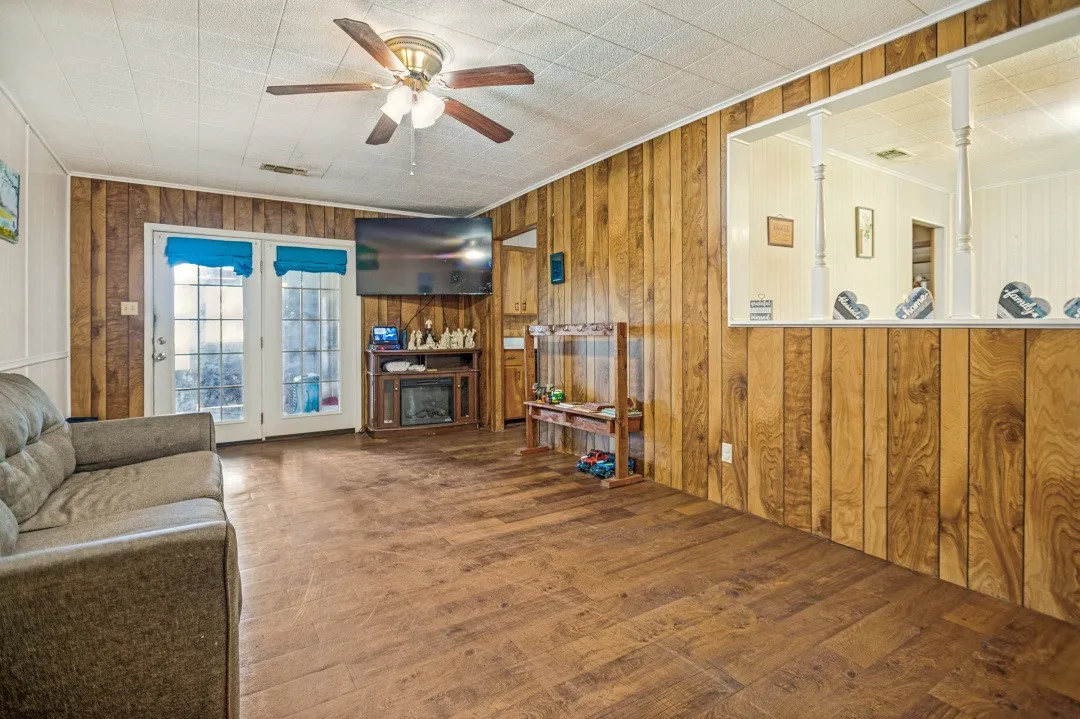 Single Family Residence For Sale in Freestone County , 683 US Highway 84 W, Teague, Texas 75860, 4 Bedrooms, 2 Bathrooms, Garage spaces, 2,304 Sqft, built in 1972, Price $539,999, mls#21301469, Real Estate Agent in Teague, Homes For Sale in Freestone county, Homes For Sale in Teague, Realtor in Teague Texas, Real Estate Brokerage Independent Realty Texas, Luminita Cordes Realtor