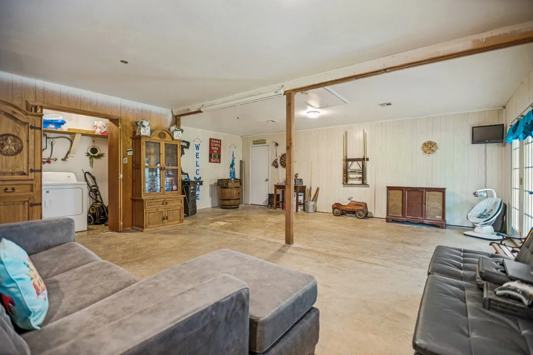 Single Family Residence For Sale in Freestone County , 683 US Highway 84 W, Teague, Texas 75860, 4 Bedrooms, 2 Bathrooms, Garage spaces, 2,304 Sqft, built in 1972, Price $539,999, mls#21301469, Real Estate Agent in Teague, Homes For Sale in Freestone county, Homes For Sale in Teague, Realtor in Teague Texas, Real Estate Brokerage Independent Realty Texas, Luminita Cordes Realtor