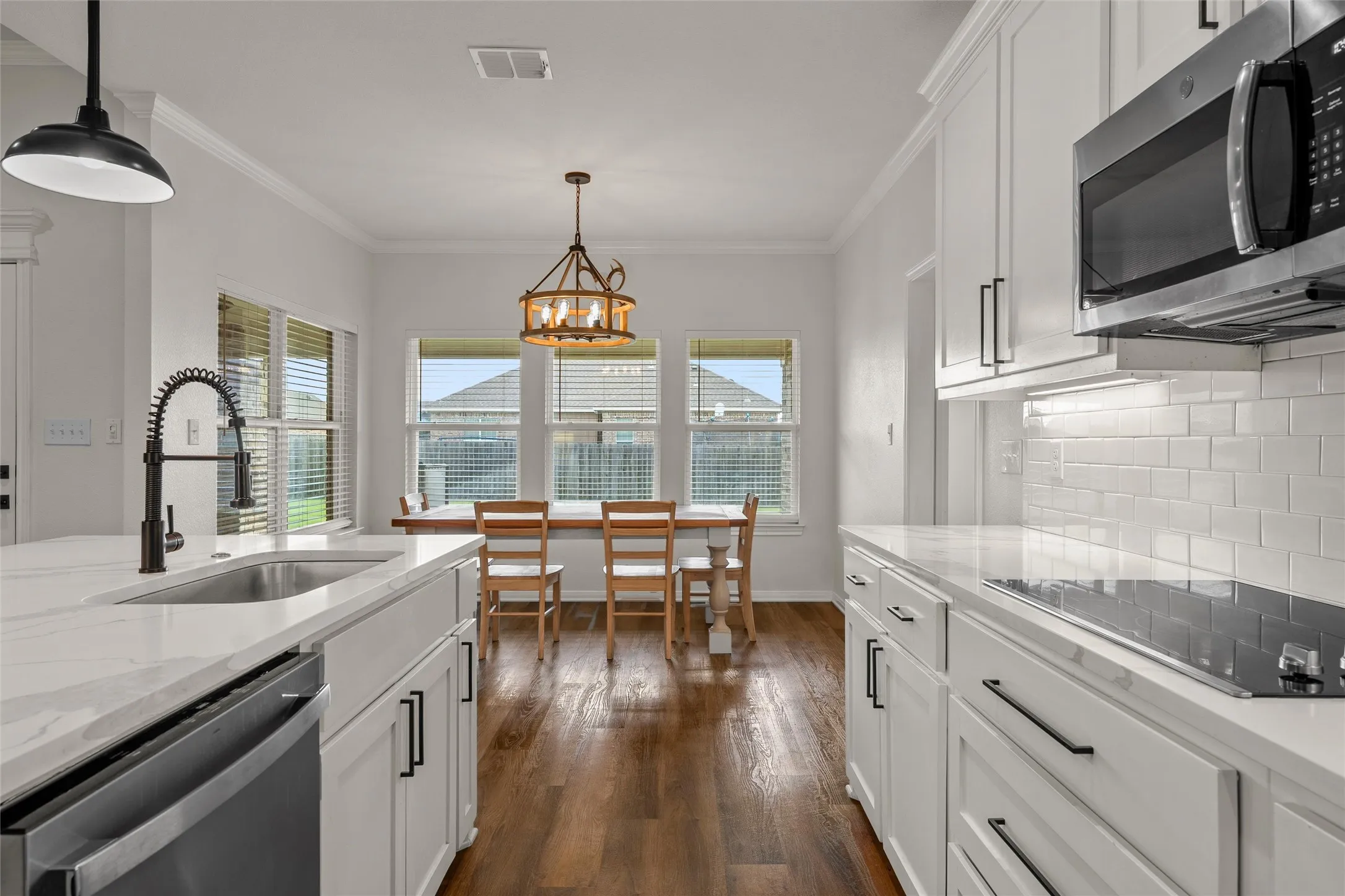 Single Family Residence For Sale in Mc Lennan County , 395 Cavitt Court, Robinson, Texas 76706, 4 Bedroom, 2 Bathroom, 2 Garage spaces, 2,029 Sqft, built in 2019, mls#21295028, Real Estate Agent in Robinson, Homes For Sale in Mc Lennan county, Homes For Sale in Robinson, Realtor in Robinson Texas, Real Estate Brokerage Independent Realty Texas, Luminita Cordes Realtor