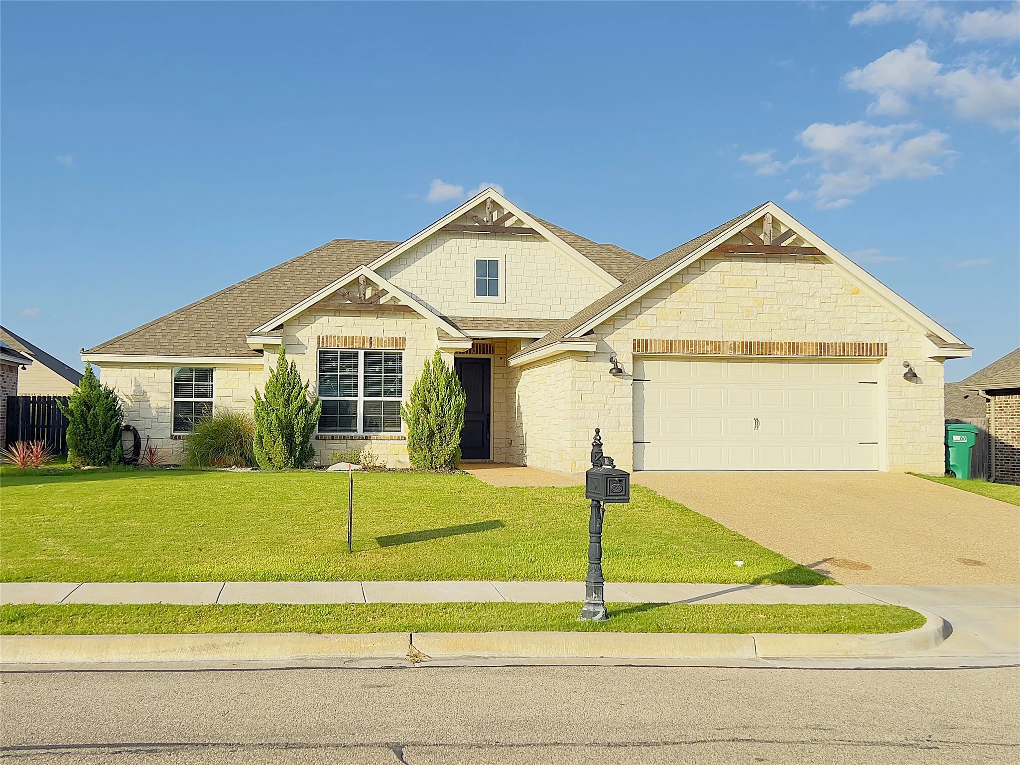 Single Family Residence For Sale in Mc Lennan County , 395 Cavitt Court, Robinson, Texas 76706, 4 Bedroom, 2 Bathroom, 2 Garage spaces, 2,029 Sqft, built in 2019, mls#21295028, Real Estate Agent in Robinson, Homes For Sale in Mc Lennan county, Homes For Sale in Robinson, Realtor in Robinson Texas, Real Estate Brokerage Independent Realty Texas, Luminita Cordes Realtor