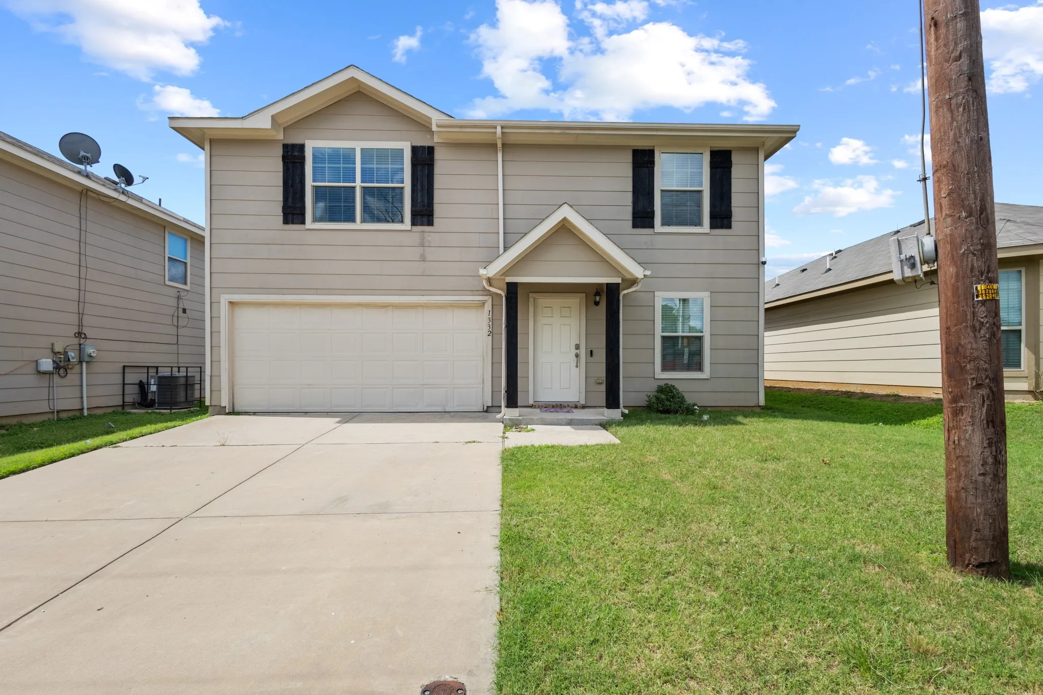 Single Family Residence For Sale in Tarrant County , 1332 Glen Garden Drive, Fort Worth, Texas 76104, 3 Bedroom, 3 Bathroom, 2 Garage spaces, 1,698 Sqft, built in 2018, mls#21301449, Real Estate Agent in Fort Worth, Homes For Sale in Tarrant county, Homes For Sale in Fort Worth, Realtor in Fort Worth Texas, Real Estate Brokerage Independent Realty Texas, Luminita Cordes Realtor