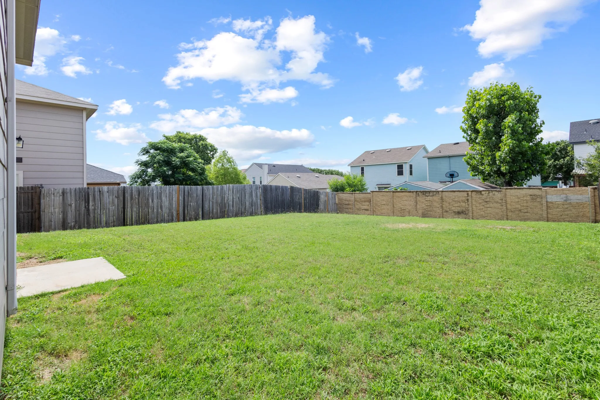 Single Family Residence For Sale in Tarrant County , 1332 Glen Garden Drive, Fort Worth, Texas 76104, 3 Bedroom, 3 Bathroom, 2 Garage spaces, 1,698 Sqft, built in 2018, mls#21301449, Real Estate Agent in Fort Worth, Homes For Sale in Tarrant county, Homes For Sale in Fort Worth, Realtor in Fort Worth Texas, Real Estate Brokerage Independent Realty Texas, Luminita Cordes Realtor