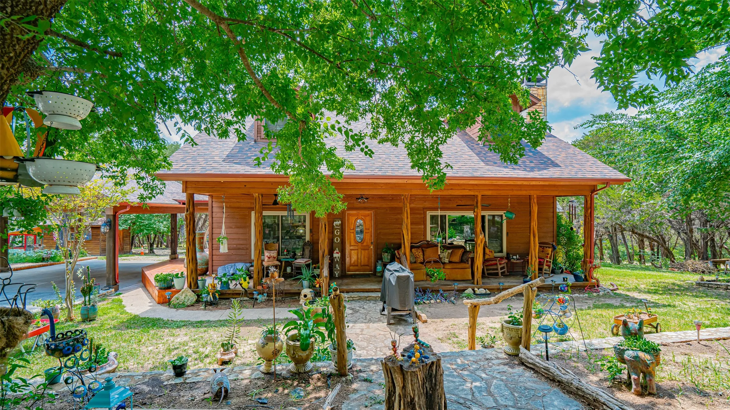 Single Family Residence For Sale in Somervell County , 1129 County Road 306 #B, Glen Rose, Texas 76077, 4 Bedroom, 3 Bathroom, Garage spaces, 2,364 Sqft, built in 1992, mls#21301482, Real Estate Agent in Glen Rose, Homes For Sale in Somervell county, Homes For Sale in Glen Rose, Realtor in Glen Rose Texas, Real Estate Brokerage Independent Realty Texas, Luminita Cordes Realtor