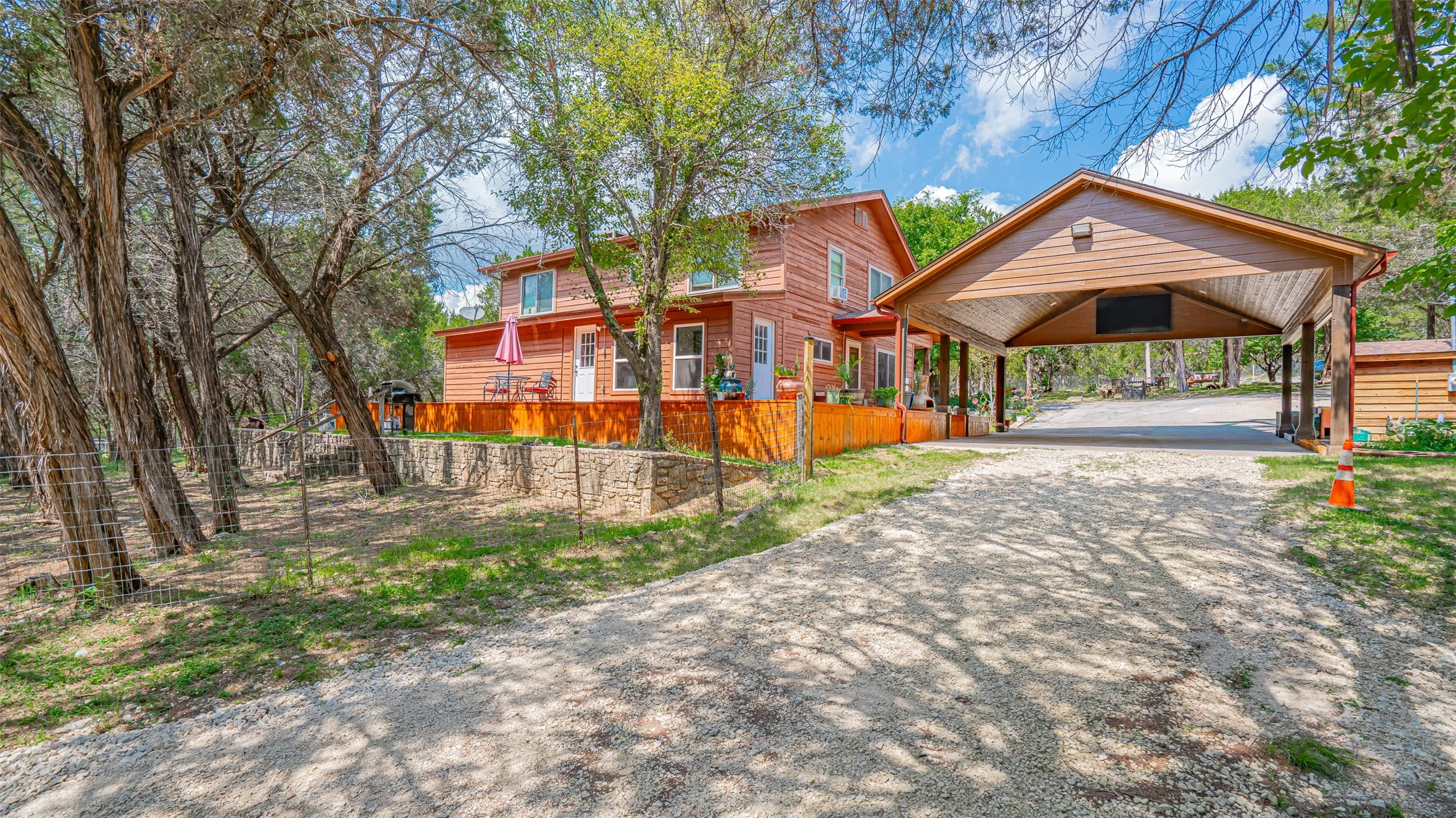 Single Family Residence For Sale in Somervell County , 1129 County Road 306 #B, Glen Rose, Texas 76077, 4 Bedroom, 3 Bathroom, Garage spaces, 2,364 Sqft, built in 1992, mls#21301482, Real Estate Agent in Glen Rose, Homes For Sale in Somervell county, Homes For Sale in Glen Rose, Realtor in Glen Rose Texas, Real Estate Brokerage Independent Realty Texas, Luminita Cordes Realtor