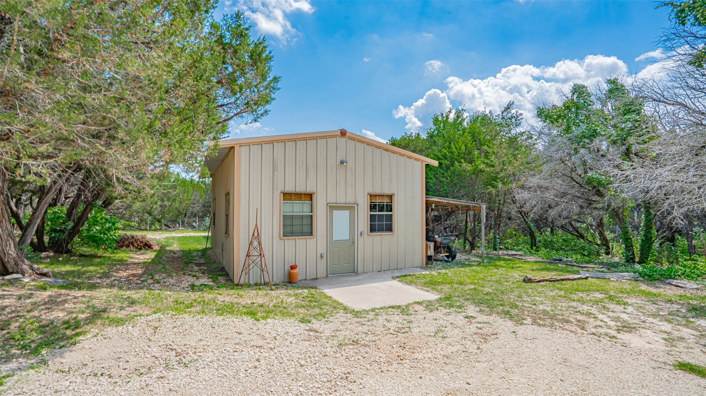 Single Family Residence For Sale in Somervell County , 1129 County Road 306 #B, Glen Rose, Texas 76077, 4 Bedroom, 3 Bathroom, Garage spaces, 2,364 Sqft, built in 1992, mls#21301482, Real Estate Agent in Glen Rose, Homes For Sale in Somervell county, Homes For Sale in Glen Rose, Realtor in Glen Rose Texas, Real Estate Brokerage Independent Realty Texas, Luminita Cordes Realtor