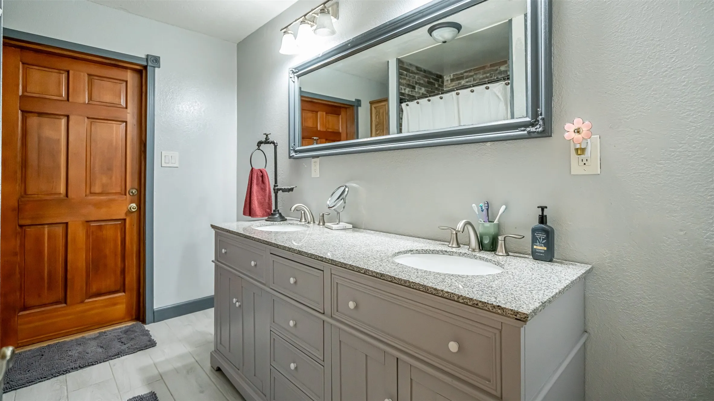 Single Family Residence For Sale in Somervell County , 1129 County Road 306 #B, Glen Rose, Texas 76077, 4 Bedroom, 3 Bathroom, Garage spaces, 2,364 Sqft, built in 1992, mls#21301482, Real Estate Agent in Glen Rose, Homes For Sale in Somervell county, Homes For Sale in Glen Rose, Realtor in Glen Rose Texas, Real Estate Brokerage Independent Realty Texas, Luminita Cordes Realtor