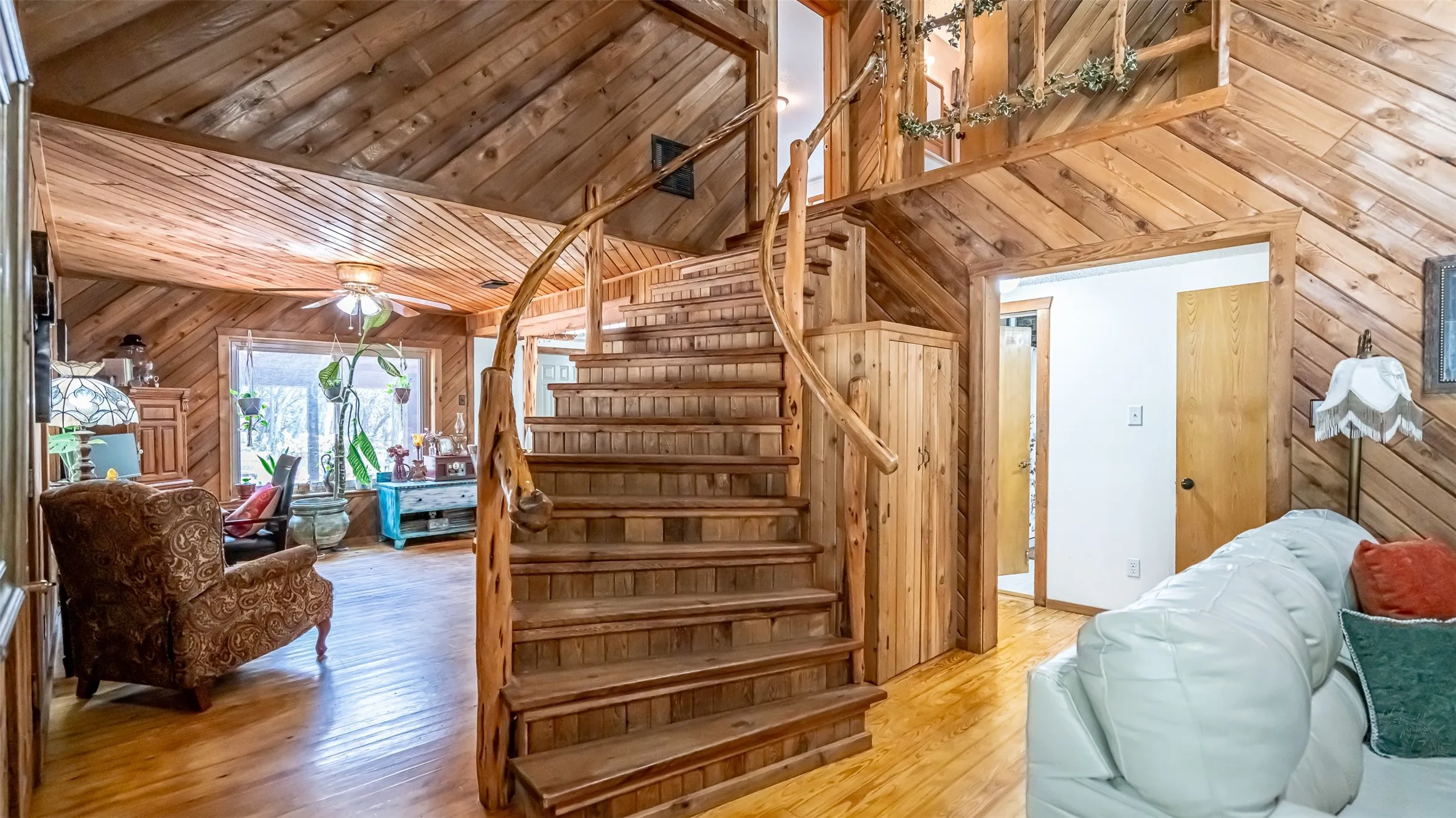 Single Family Residence For Sale in Somervell County , 1129 County Road 306 #B, Glen Rose, Texas 76077, 4 Bedroom, 3 Bathroom, Garage spaces, 2,364 Sqft, built in 1992, mls#21301482, Real Estate Agent in Glen Rose, Homes For Sale in Somervell county, Homes For Sale in Glen Rose, Realtor in Glen Rose Texas, Real Estate Brokerage Independent Realty Texas, Luminita Cordes Realtor