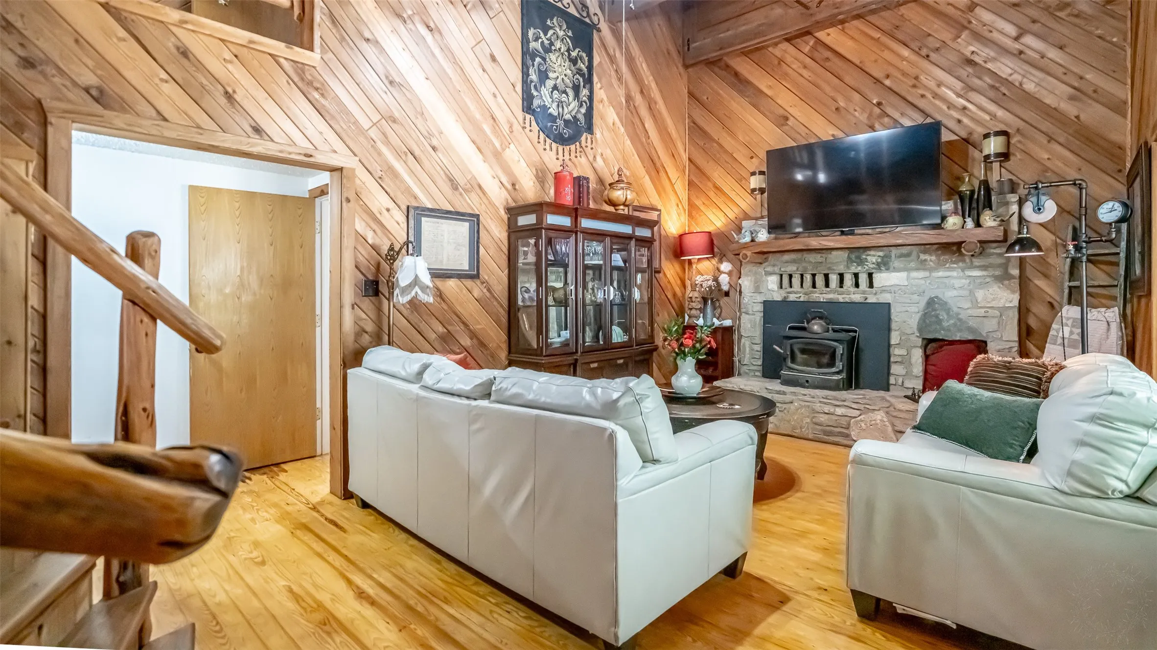Single Family Residence For Sale in Somervell County , 1129 County Road 306 #B, Glen Rose, Texas 76077, 4 Bedroom, 3 Bathroom, Garage spaces, 2,364 Sqft, built in 1992, mls#21301482, Real Estate Agent in Glen Rose, Homes For Sale in Somervell county, Homes For Sale in Glen Rose, Realtor in Glen Rose Texas, Real Estate Brokerage Independent Realty Texas, Luminita Cordes Realtor