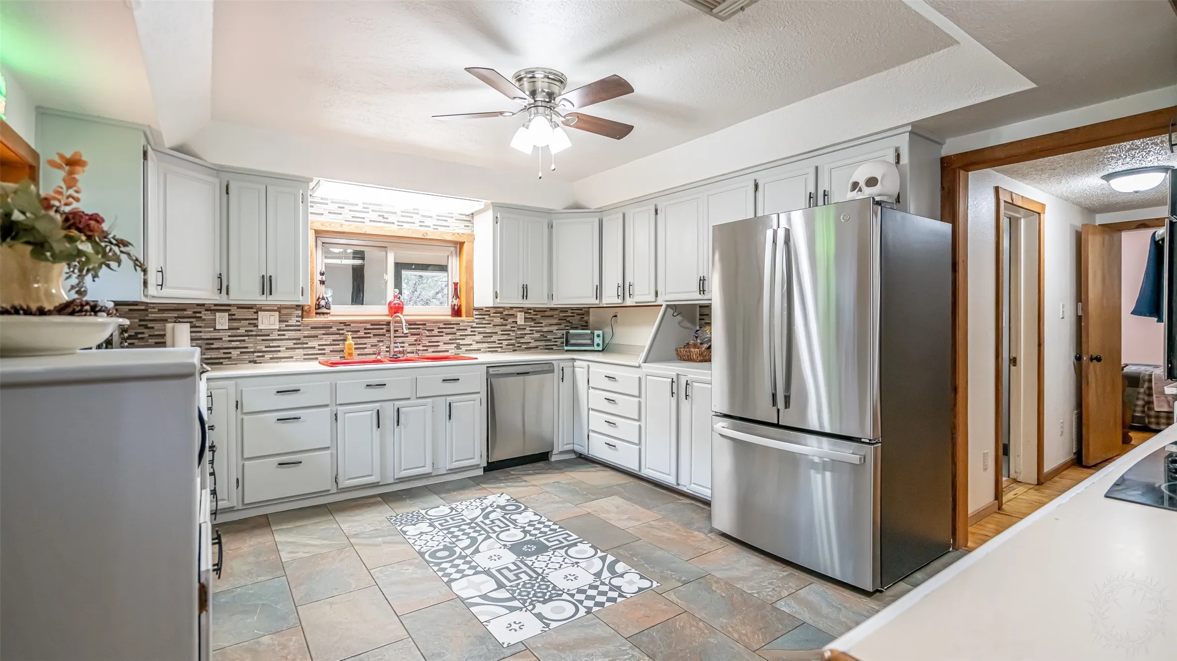 Single Family Residence For Sale in Somervell County , 1129 County Road 306 #B, Glen Rose, Texas 76077, 4 Bedroom, 3 Bathroom, Garage spaces, 2,364 Sqft, built in 1992, mls#21301482, Real Estate Agent in Glen Rose, Homes For Sale in Somervell county, Homes For Sale in Glen Rose, Realtor in Glen Rose Texas, Real Estate Brokerage Independent Realty Texas, Luminita Cordes Realtor