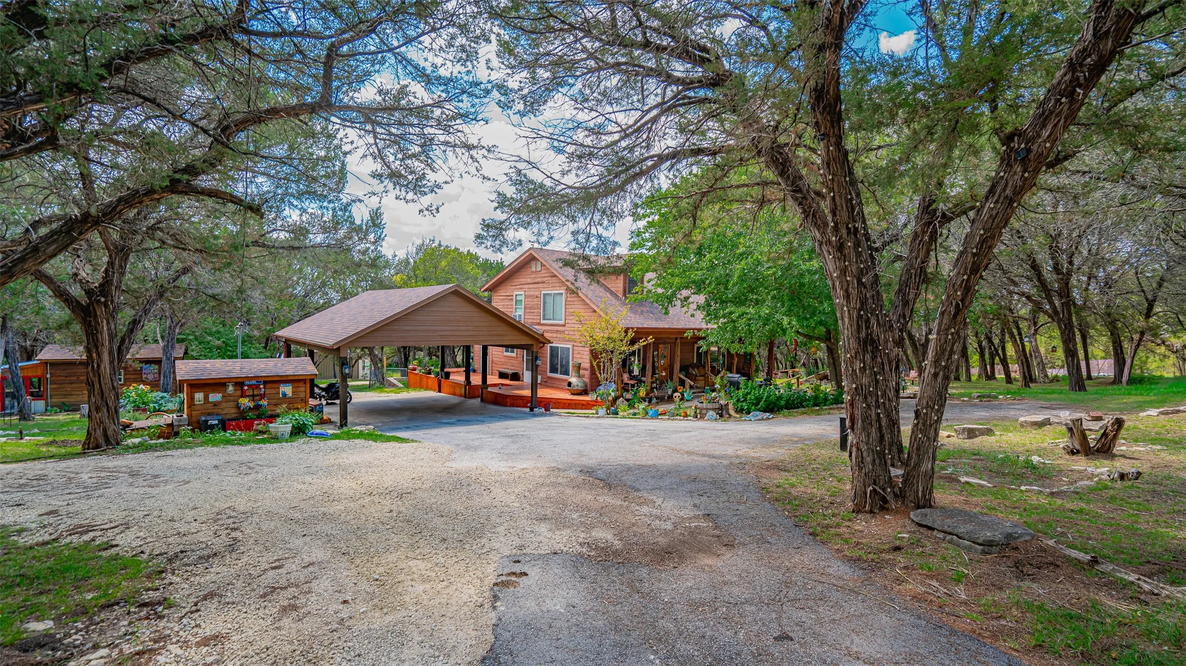 Single Family Residence For Sale in Somervell County , 1129 County Road 306 #B, Glen Rose, Texas 76077, 4 Bedroom, 3 Bathroom, Garage spaces, 2,364 Sqft, built in 1992, mls#21301482, Real Estate Agent in Glen Rose, Homes For Sale in Somervell county, Homes For Sale in Glen Rose, Realtor in Glen Rose Texas, Real Estate Brokerage Independent Realty Texas, Luminita Cordes Realtor