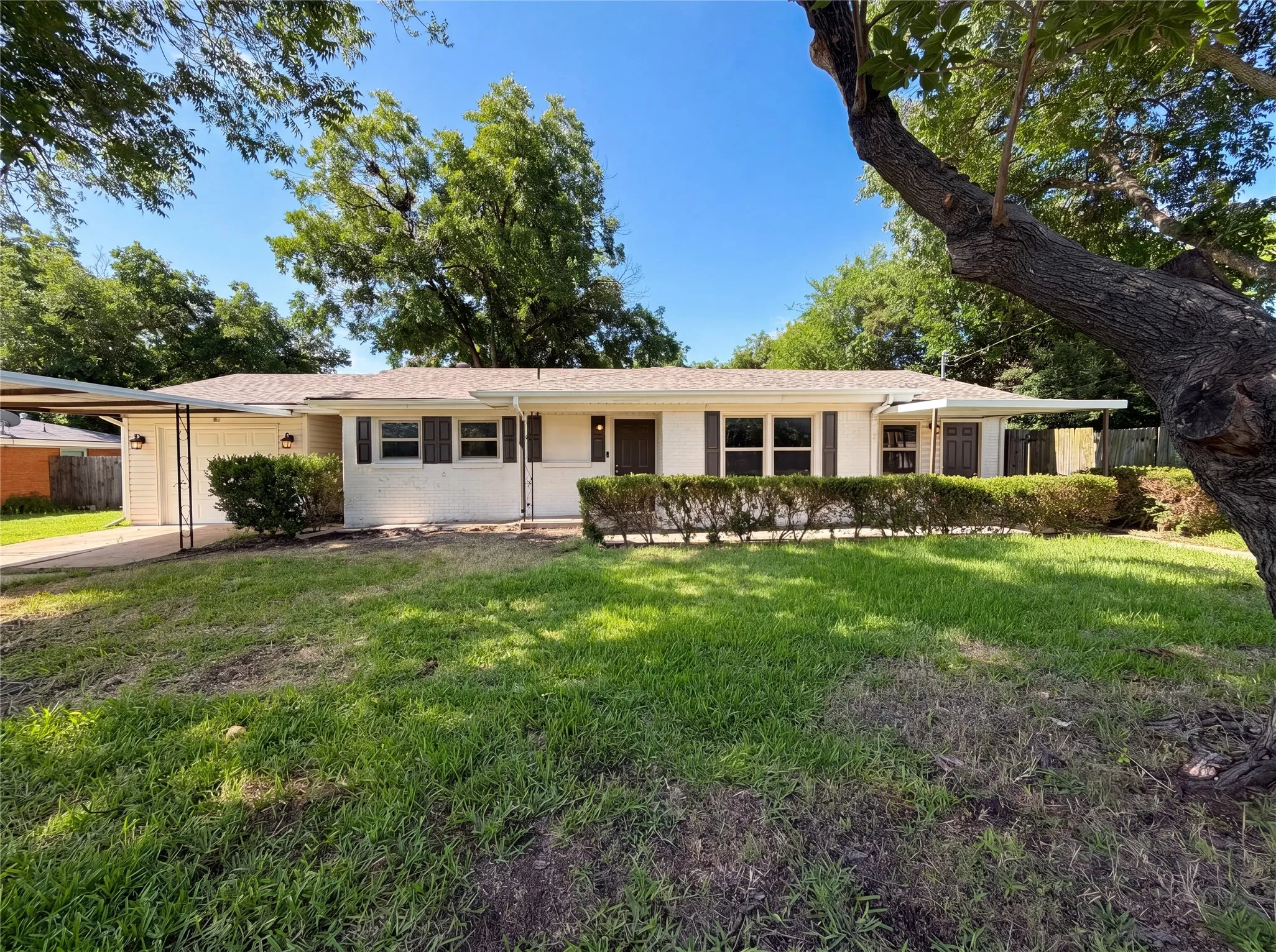Single Family Residence For Sale in Tarrant County , 402 Childers Avenue, Benbrook, Texas 76126, 3 Bedroom, 2 Bathroom, 1 Garage spaces, 1,548 Sqft, built in 1957, mls#21301026, Real Estate Agent in Benbrook, Homes For Sale in Tarrant county, Homes For Sale in Benbrook, Realtor in Benbrook Texas, Real Estate Brokerage Independent Realty Texas, Luminita Cordes Realtor