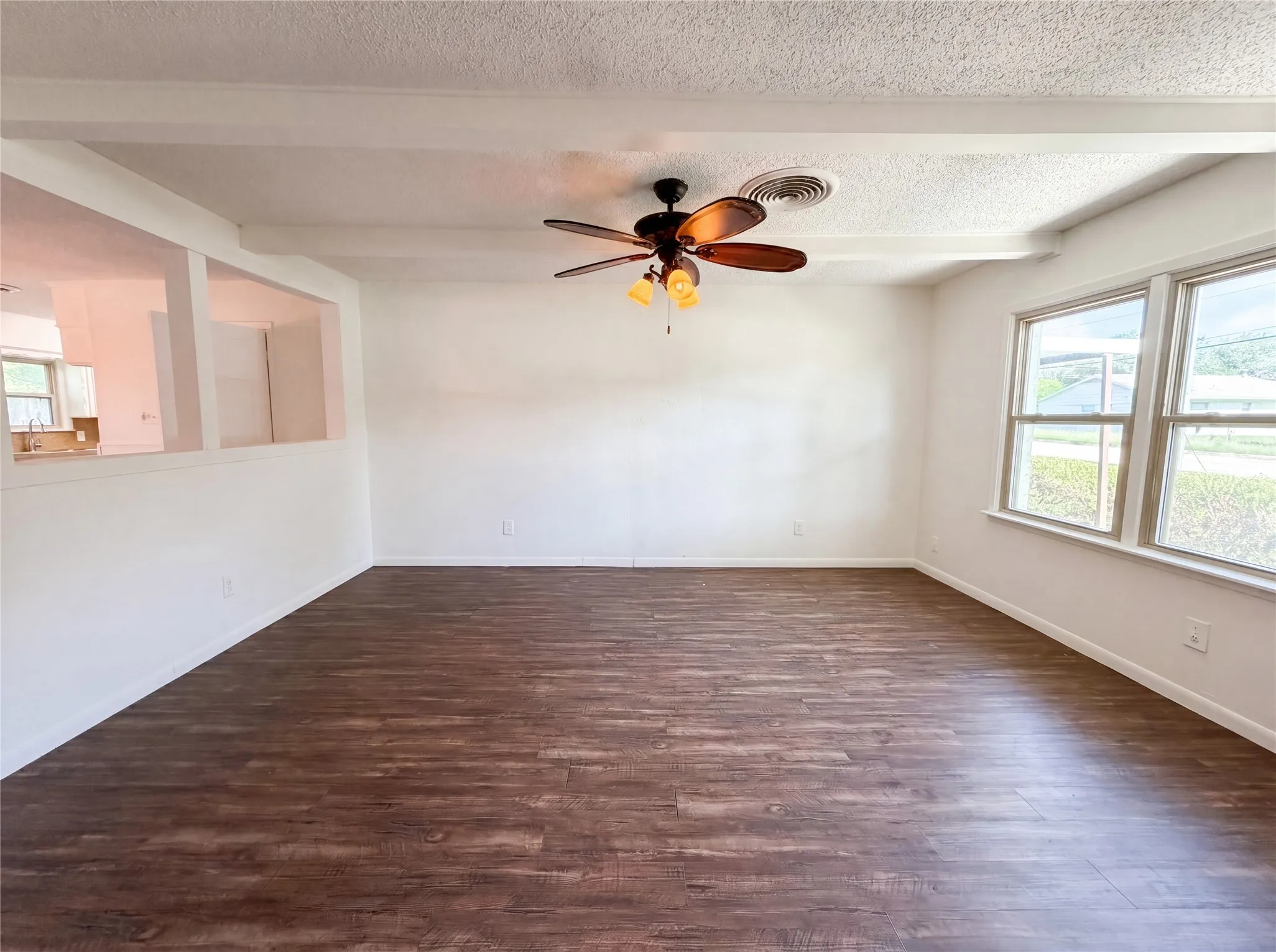 Single Family Residence For Sale in Tarrant County , 402 Childers Avenue, Benbrook, Texas 76126, 3 Bedroom, 2 Bathroom, 1 Garage spaces, 1,548 Sqft, built in 1957, mls#21301026, Real Estate Agent in Benbrook, Homes For Sale in Tarrant county, Homes For Sale in Benbrook, Realtor in Benbrook Texas, Real Estate Brokerage Independent Realty Texas, Luminita Cordes Realtor
