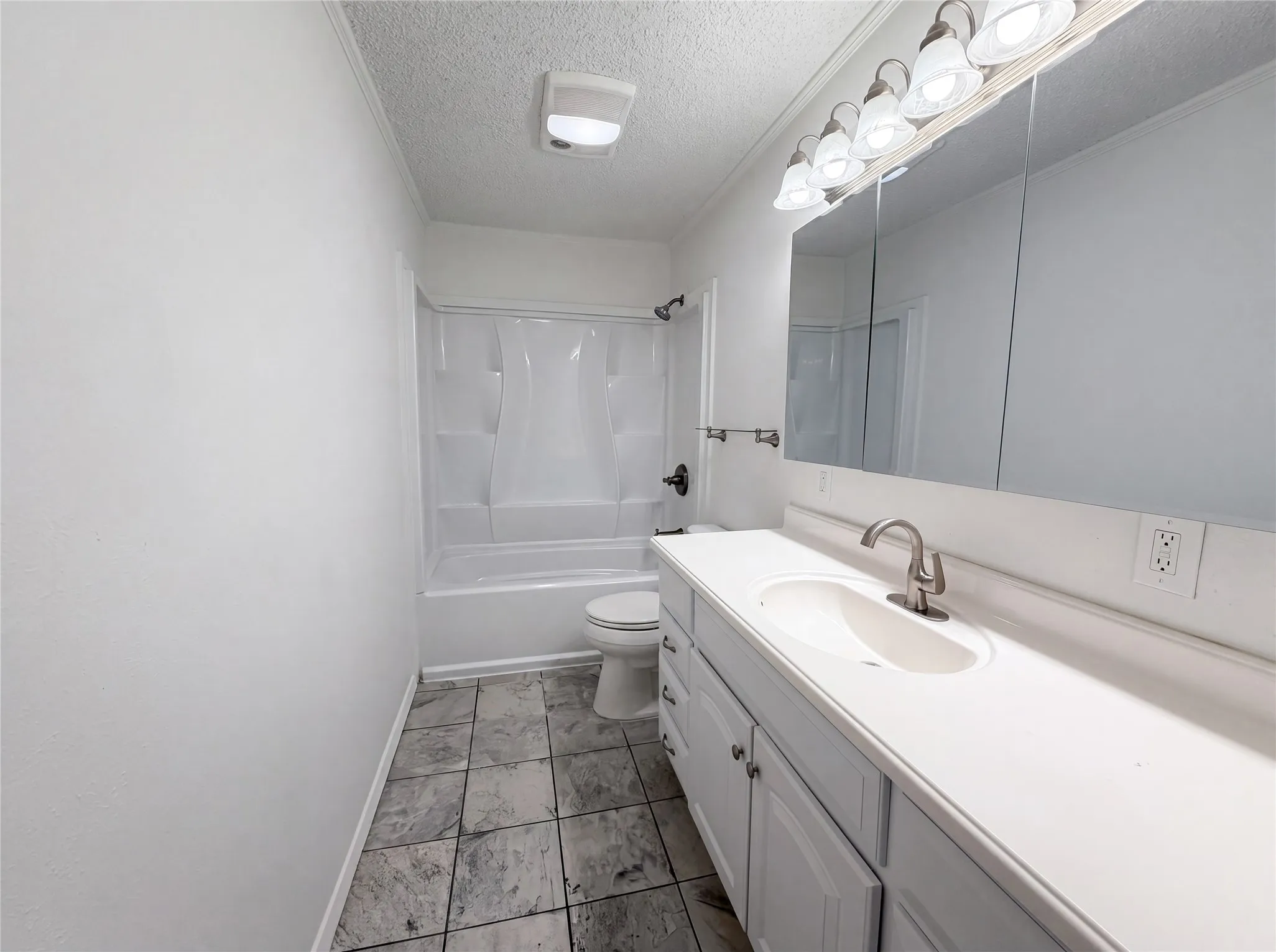 Single Family Residence For Sale in Tarrant County , 402 Childers Avenue, Benbrook, Texas 76126, 3 Bedroom, 2 Bathroom, 1 Garage spaces, 1,548 Sqft, built in 1957, mls#21301026, Real Estate Agent in Benbrook, Homes For Sale in Tarrant county, Homes For Sale in Benbrook, Realtor in Benbrook Texas, Real Estate Brokerage Independent Realty Texas, Luminita Cordes Realtor