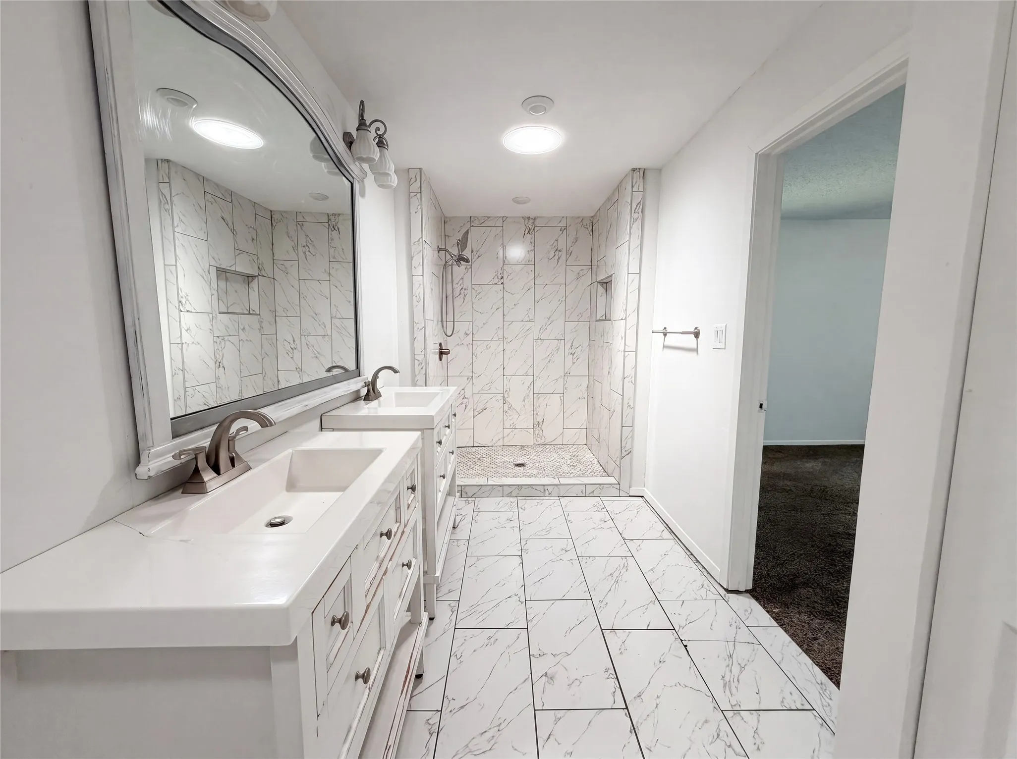 Single Family Residence For Sale in Tarrant County , 402 Childers Avenue, Benbrook, Texas 76126, 3 Bedroom, 2 Bathroom, 1 Garage spaces, 1,548 Sqft, built in 1957, mls#21301026, Real Estate Agent in Benbrook, Homes For Sale in Tarrant county, Homes For Sale in Benbrook, Realtor in Benbrook Texas, Real Estate Brokerage Independent Realty Texas, Luminita Cordes Realtor