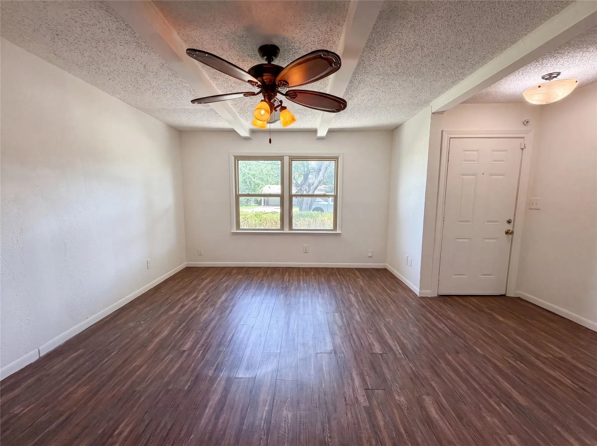 Single Family Residence For Sale in Tarrant County , 402 Childers Avenue, Benbrook, Texas 76126, 3 Bedroom, 2 Bathroom, 1 Garage spaces, 1,548 Sqft, built in 1957, mls#21301026, Real Estate Agent in Benbrook, Homes For Sale in Tarrant county, Homes For Sale in Benbrook, Realtor in Benbrook Texas, Real Estate Brokerage Independent Realty Texas, Luminita Cordes Realtor