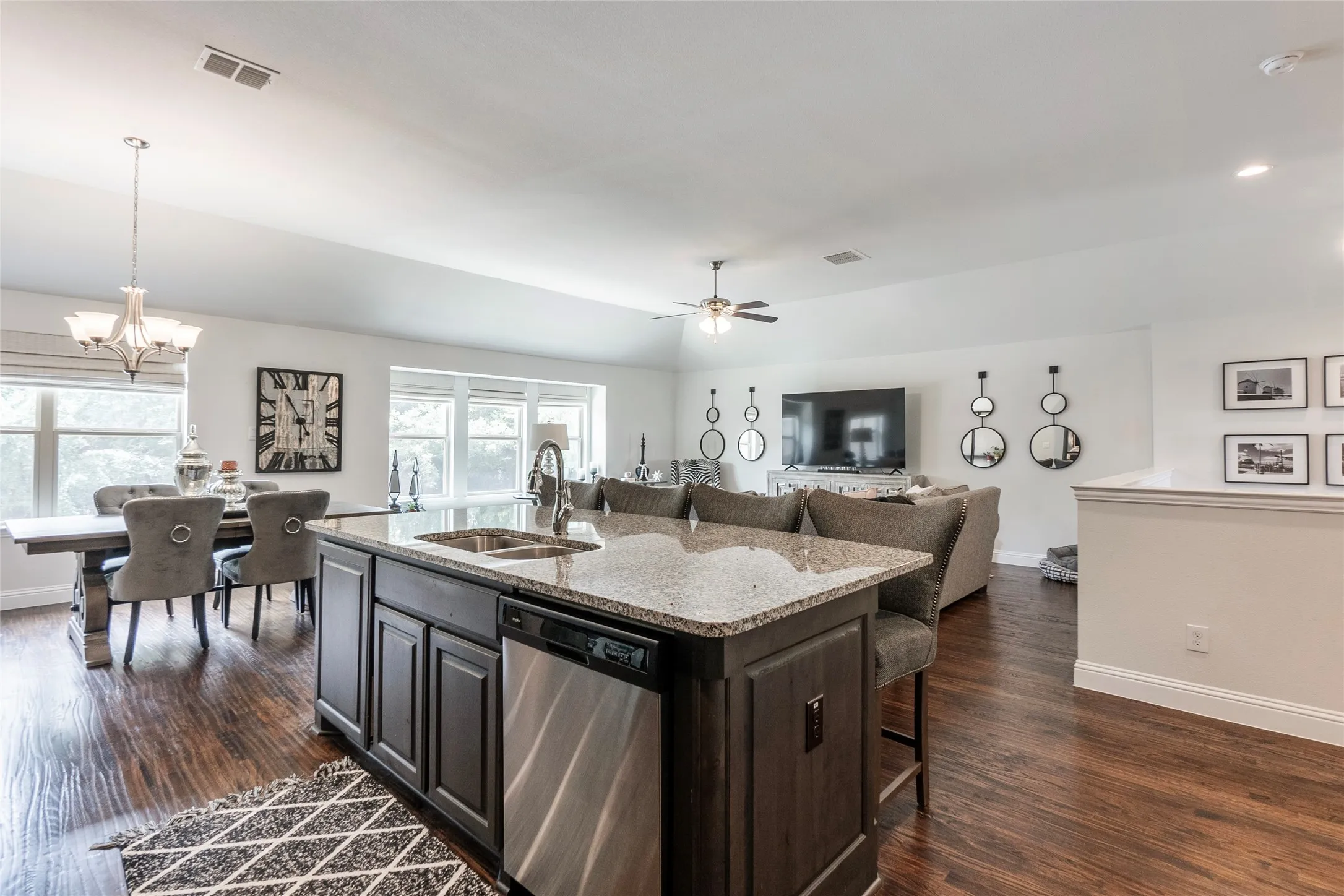 Huge granite island for meal prep and entertaining
