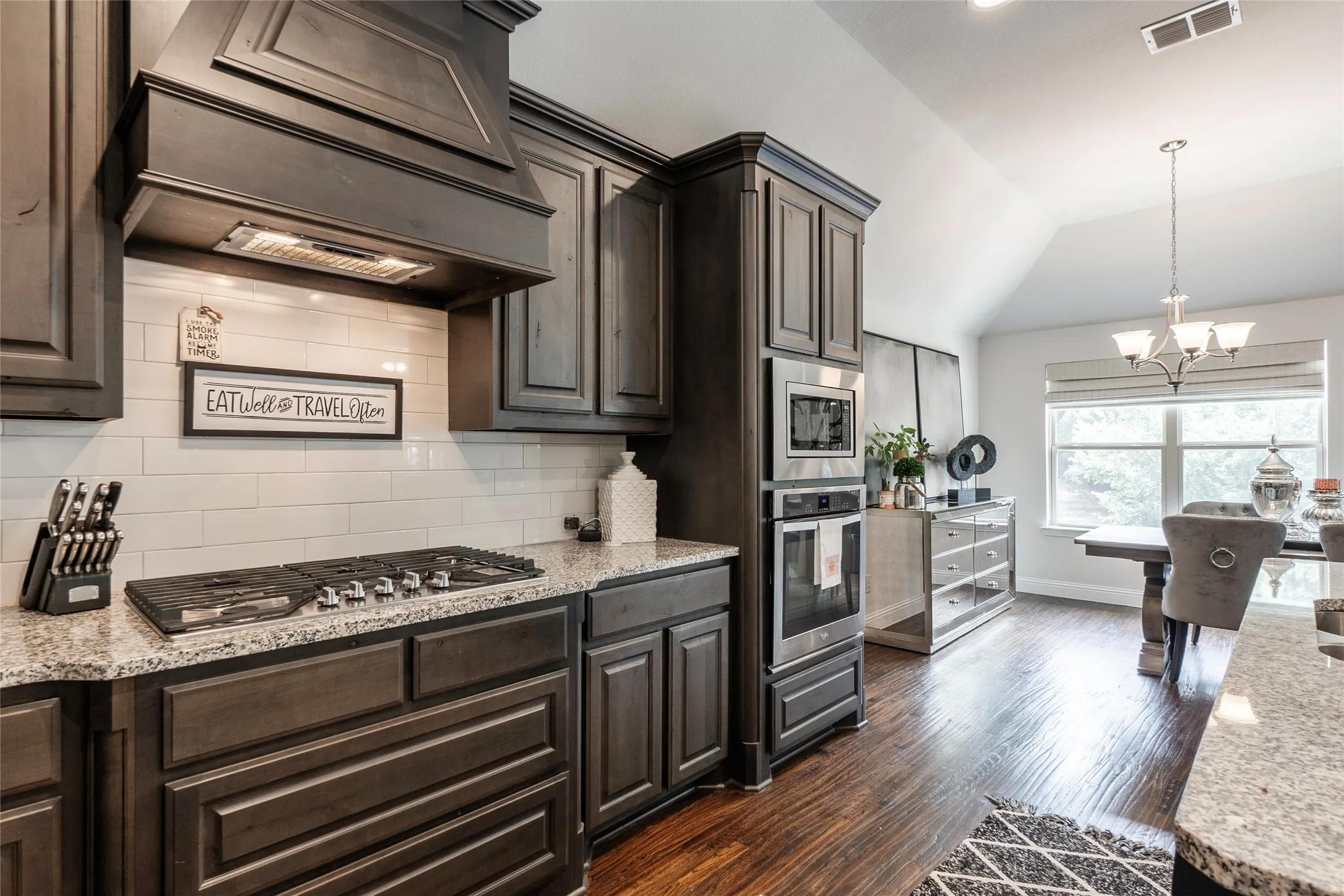 Five burner gas cooktop & tons of cabinet and countertop space