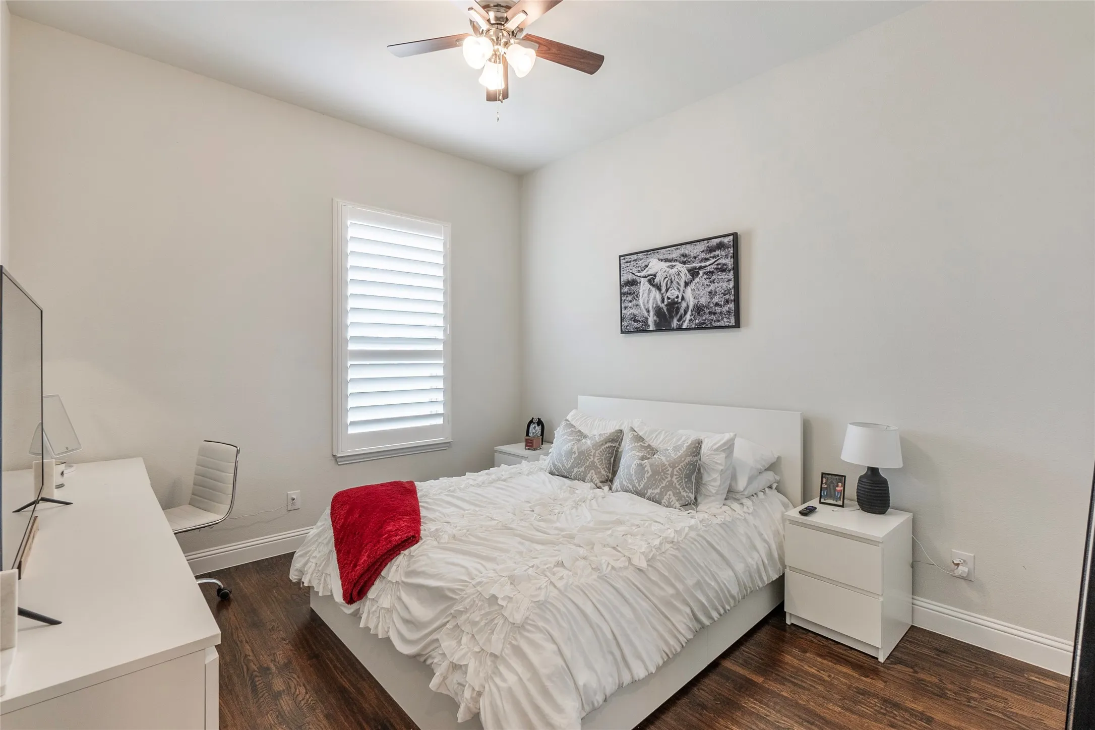 Spacious split bedroom down with walk-in closet