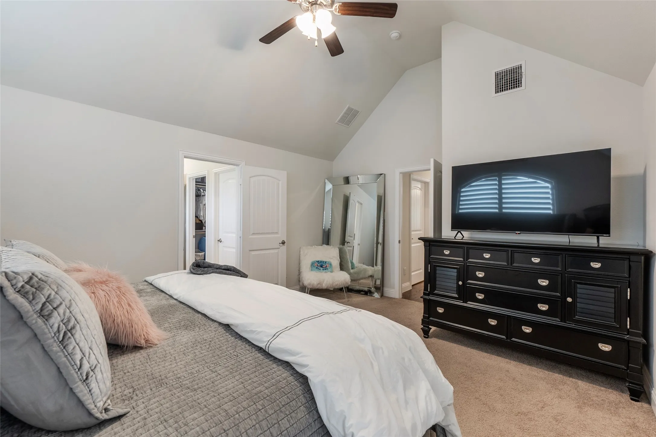 Room for a king sized bed & more
