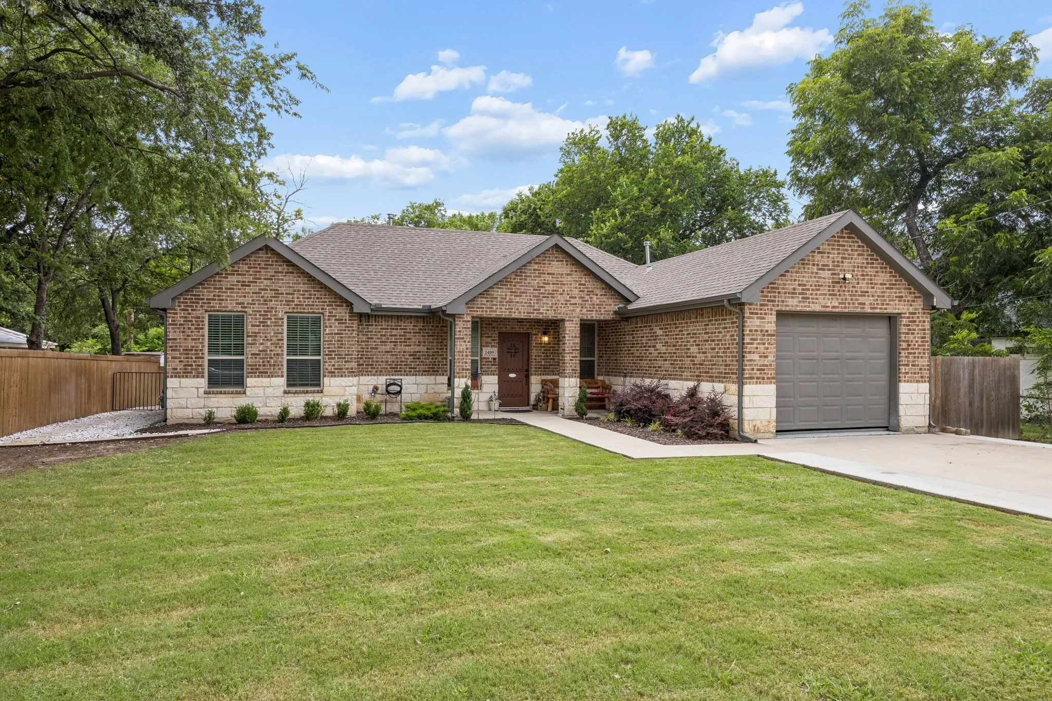 Single Family Residence For Sale in Dallas County , 1409 Powell Road, Mesquite, Texas 75149, 3 Bedroom, 2 Bathroom, 1 Garage spaces, 1,764 Sqft, built in 2020, mls#21301310, Real Estate Agent in Mesquite, Homes For Sale in Dallas county, Homes For Sale in Mesquite, Realtor in Mesquite Texas, Real Estate Brokerage Independent Realty Texas, Luminita Cordes Realtor