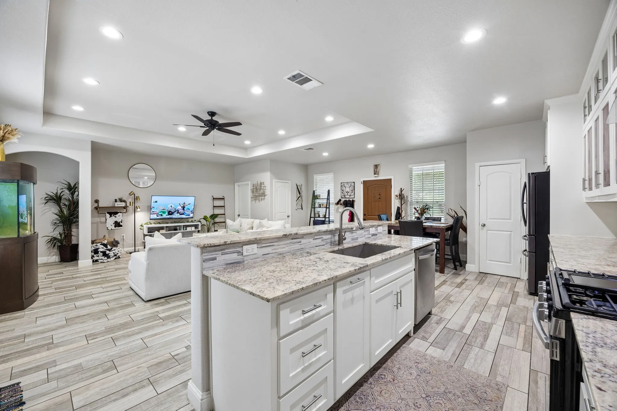 Single Family Residence For Sale in Dallas County , 1409 Powell Road, Mesquite, Texas 75149, 3 Bedroom, 2 Bathroom, 1 Garage spaces, 1,764 Sqft, built in 2020, mls#21301310, Real Estate Agent in Mesquite, Homes For Sale in Dallas county, Homes For Sale in Mesquite, Realtor in Mesquite Texas, Real Estate Brokerage Independent Realty Texas, Luminita Cordes Realtor