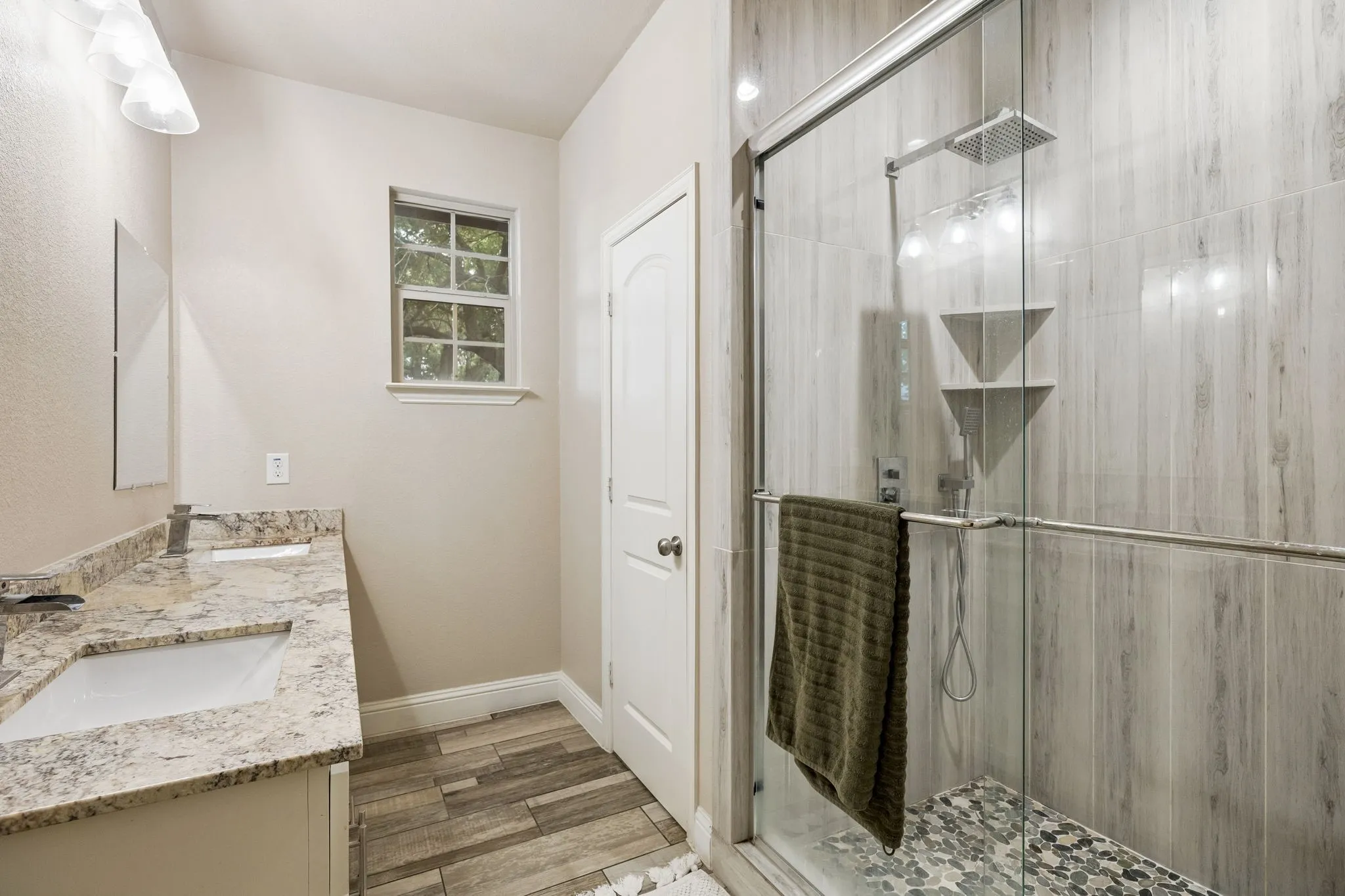 Single Family Residence For Sale in Dallas County , 1409 Powell Road, Mesquite, Texas 75149, 3 Bedroom, 2 Bathroom, 1 Garage spaces, 1,764 Sqft, built in 2020, mls#21301310, Real Estate Agent in Mesquite, Homes For Sale in Dallas county, Homes For Sale in Mesquite, Realtor in Mesquite Texas, Real Estate Brokerage Independent Realty Texas, Luminita Cordes Realtor