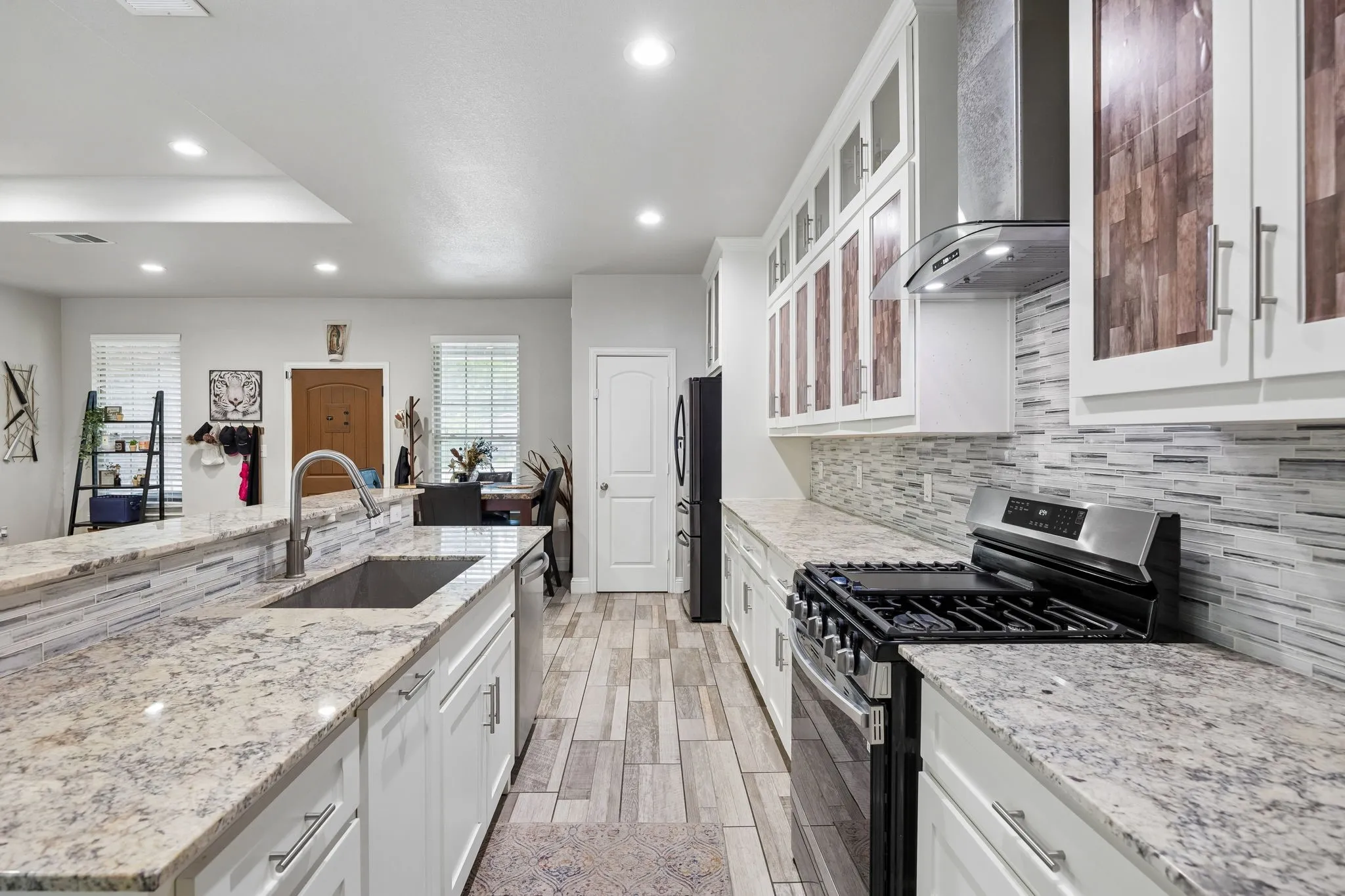 Single Family Residence For Sale in Dallas County , 1409 Powell Road, Mesquite, Texas 75149, 3 Bedroom, 2 Bathroom, 1 Garage spaces, 1,764 Sqft, built in 2020, mls#21301310, Real Estate Agent in Mesquite, Homes For Sale in Dallas county, Homes For Sale in Mesquite, Realtor in Mesquite Texas, Real Estate Brokerage Independent Realty Texas, Luminita Cordes Realtor