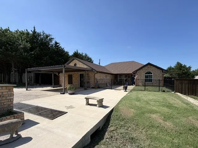 Single Family Residence For Sale in Grayson County , 363 Willow Drive, Pottsboro, Texas 75076, 3 Bedroom, 2 Bathroom, Garage spaces, 2,162 Sqft, built in 2003, mls#21297360, Real Estate Agent in Pottsboro, Homes For Sale in Grayson county, Homes For Sale in Pottsboro, Realtor in Pottsboro Texas, Real Estate Brokerage Independent Realty Texas, Luminita Cordes Realtor