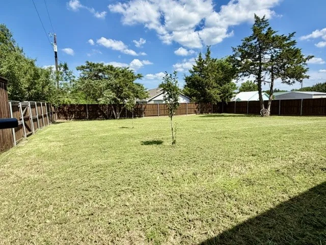 Single Family Residence For Sale in Grayson County , 363 Willow Drive, Pottsboro, Texas 75076, 3 Bedroom, 2 Bathroom, Garage spaces, 2,162 Sqft, built in 2003, mls#21297360, Real Estate Agent in Pottsboro, Homes For Sale in Grayson county, Homes For Sale in Pottsboro, Realtor in Pottsboro Texas, Real Estate Brokerage Independent Realty Texas, Luminita Cordes Realtor