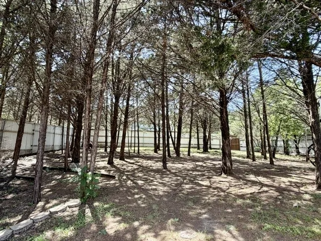 Single Family Residence For Sale in Grayson County , 363 Willow Drive, Pottsboro, Texas 75076, 3 Bedroom, 2 Bathroom, Garage spaces, 2,162 Sqft, built in 2003, mls#21297360, Real Estate Agent in Pottsboro, Homes For Sale in Grayson county, Homes For Sale in Pottsboro, Realtor in Pottsboro Texas, Real Estate Brokerage Independent Realty Texas, Luminita Cordes Realtor