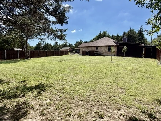 Single Family Residence For Sale in Grayson County , 363 Willow Drive, Pottsboro, Texas 75076, 3 Bedroom, 2 Bathroom, Garage spaces, 2,162 Sqft, built in 2003, mls#21297360, Real Estate Agent in Pottsboro, Homes For Sale in Grayson county, Homes For Sale in Pottsboro, Realtor in Pottsboro Texas, Real Estate Brokerage Independent Realty Texas, Luminita Cordes Realtor