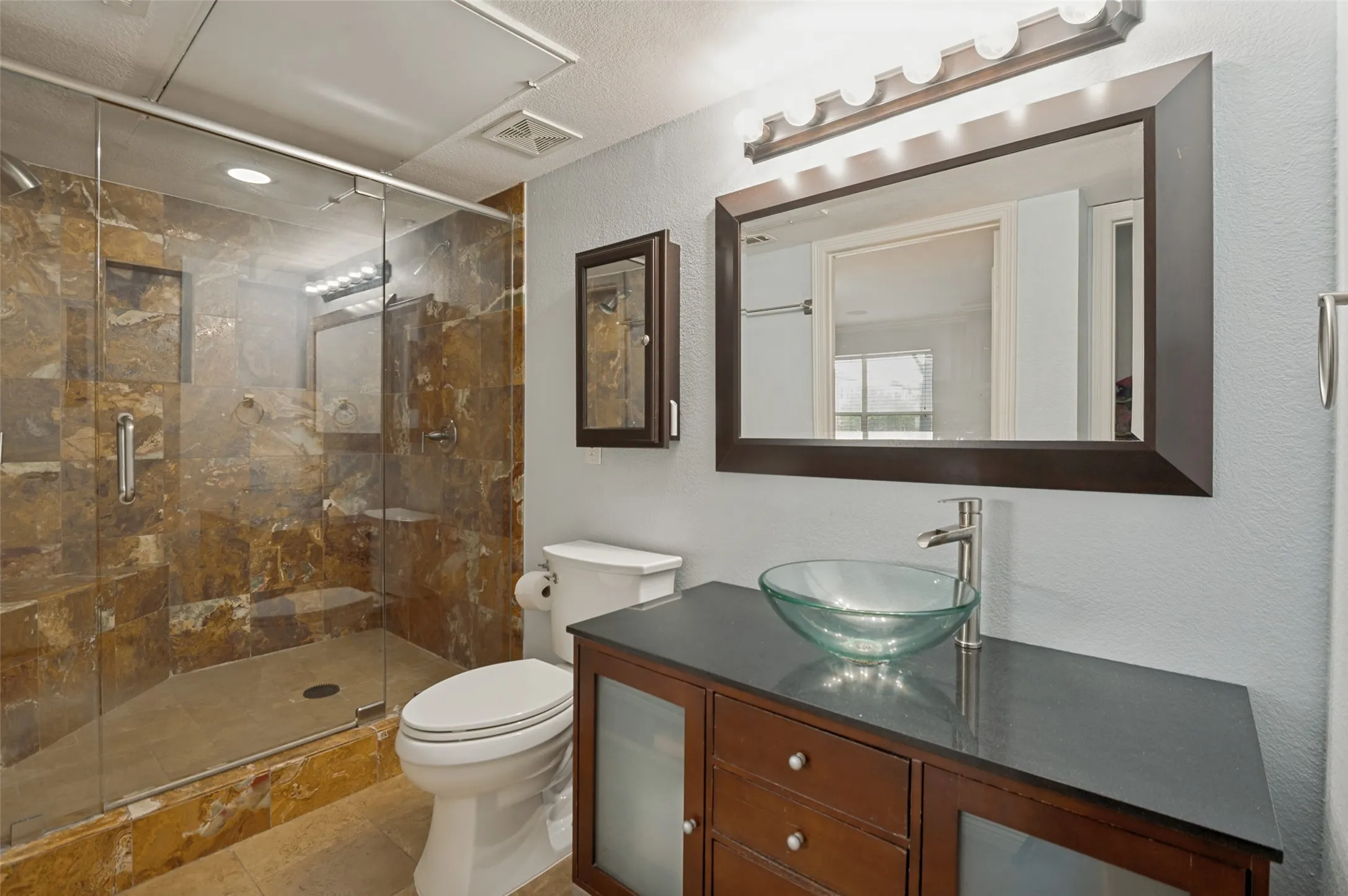 Condominium For Sale in Dallas County , 2205 Canton Street 105, Dallas, Texas 75201, 3 Bedroom, 4 Bathroom, 2 Garage spaces, 3,020 Sqft, built in 2001, mls#21301234, Real Estate Agent in Dallas, Homes For Sale in Dallas county, Homes For Sale in Dallas, Realtor in Dallas Texas, Real Estate Brokerage Independent Realty Texas, Luminita Cordes Realtor
