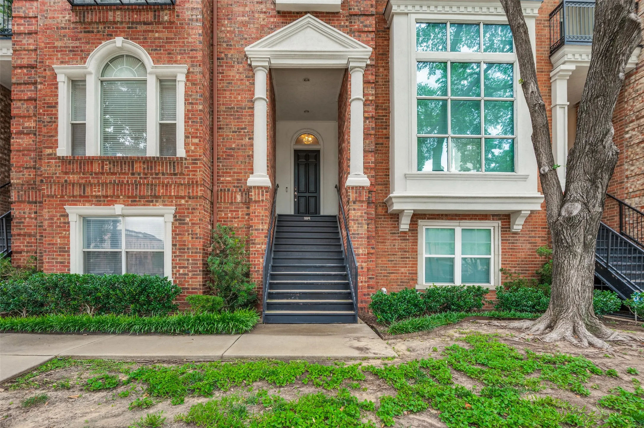 Condominium For Sale in Dallas County , 2205 Canton Street 105, Dallas, Texas 75201, 3 Bedroom, 4 Bathroom, 2 Garage spaces, 3,020 Sqft, built in 2001, mls#21301234, Real Estate Agent in Dallas, Homes For Sale in Dallas county, Homes For Sale in Dallas, Realtor in Dallas Texas, Real Estate Brokerage Independent Realty Texas, Luminita Cordes Realtor