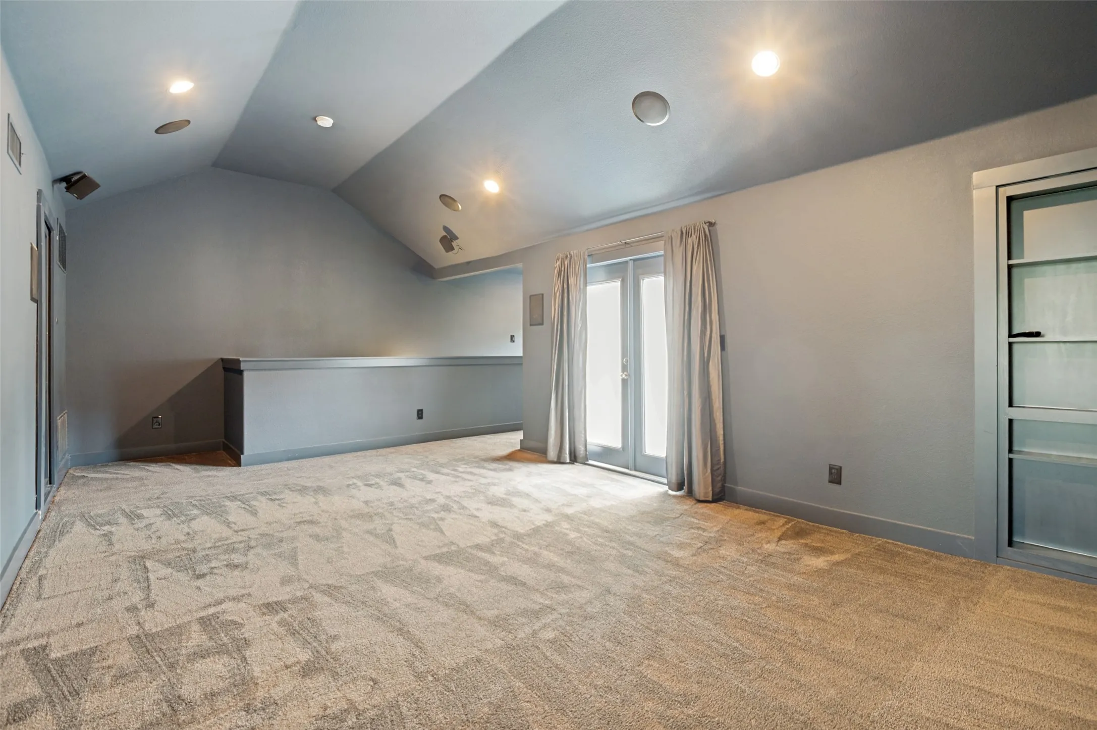 Condominium For Sale in Dallas County , 2205 Canton Street 105, Dallas, Texas 75201, 3 Bedroom, 4 Bathroom, 2 Garage spaces, 3,020 Sqft, built in 2001, mls#21301234, Real Estate Agent in Dallas, Homes For Sale in Dallas county, Homes For Sale in Dallas, Realtor in Dallas Texas, Real Estate Brokerage Independent Realty Texas, Luminita Cordes Realtor