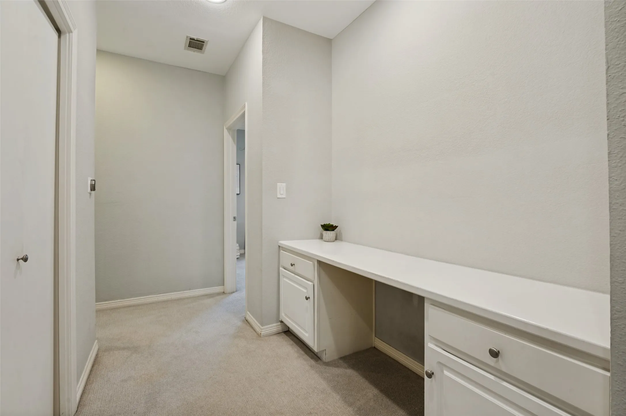 Condominium For Sale in Dallas County , 2205 Canton Street 105, Dallas, Texas 75201, 3 Bedroom, 4 Bathroom, 2 Garage spaces, 3,020 Sqft, built in 2001, mls#21301234, Real Estate Agent in Dallas, Homes For Sale in Dallas county, Homes For Sale in Dallas, Realtor in Dallas Texas, Real Estate Brokerage Independent Realty Texas, Luminita Cordes Realtor