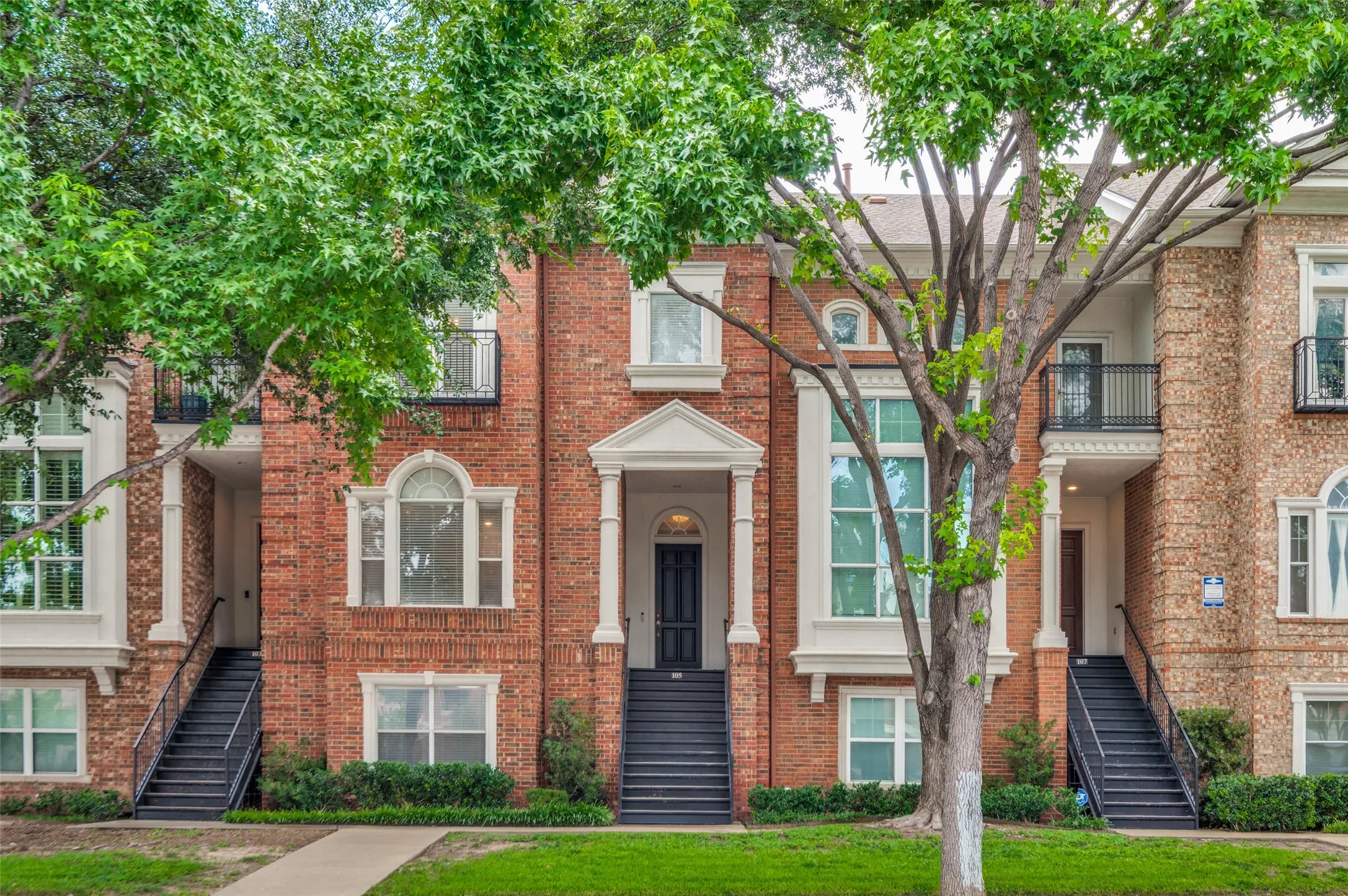 Condominium For Sale in Dallas County , 2205 Canton Street 105, Dallas, Texas 75201, 3 Bedroom, 4 Bathroom, 2 Garage spaces, 3,020 Sqft, built in 2001, mls#21301234, Real Estate Agent in Dallas, Homes For Sale in Dallas county, Homes For Sale in Dallas, Realtor in Dallas Texas, Real Estate Brokerage Independent Realty Texas, Luminita Cordes Realtor