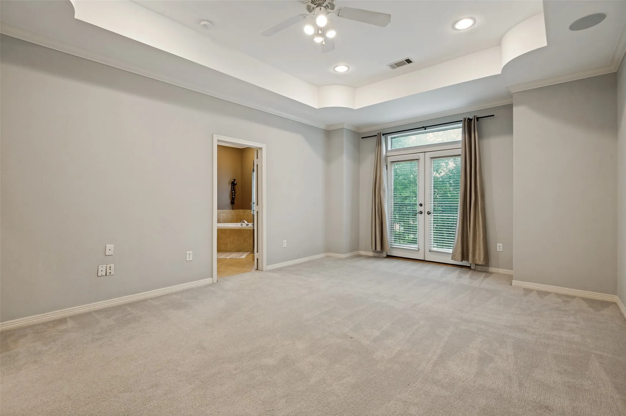 Condominium For Sale in Dallas County , 2205 Canton Street 105, Dallas, Texas 75201, 3 Bedroom, 4 Bathroom, 2 Garage spaces, 3,020 Sqft, built in 2001, mls#21301234, Real Estate Agent in Dallas, Homes For Sale in Dallas county, Homes For Sale in Dallas, Realtor in Dallas Texas, Real Estate Brokerage Independent Realty Texas, Luminita Cordes Realtor