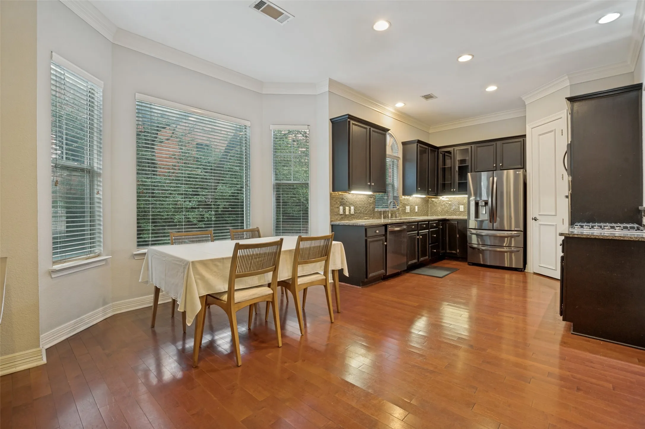 Condominium For Sale in Dallas County , 2205 Canton Street 105, Dallas, Texas 75201, 3 Bedroom, 4 Bathroom, 2 Garage spaces, 3,020 Sqft, built in 2001, mls#21301234, Real Estate Agent in Dallas, Homes For Sale in Dallas county, Homes For Sale in Dallas, Realtor in Dallas Texas, Real Estate Brokerage Independent Realty Texas, Luminita Cordes Realtor