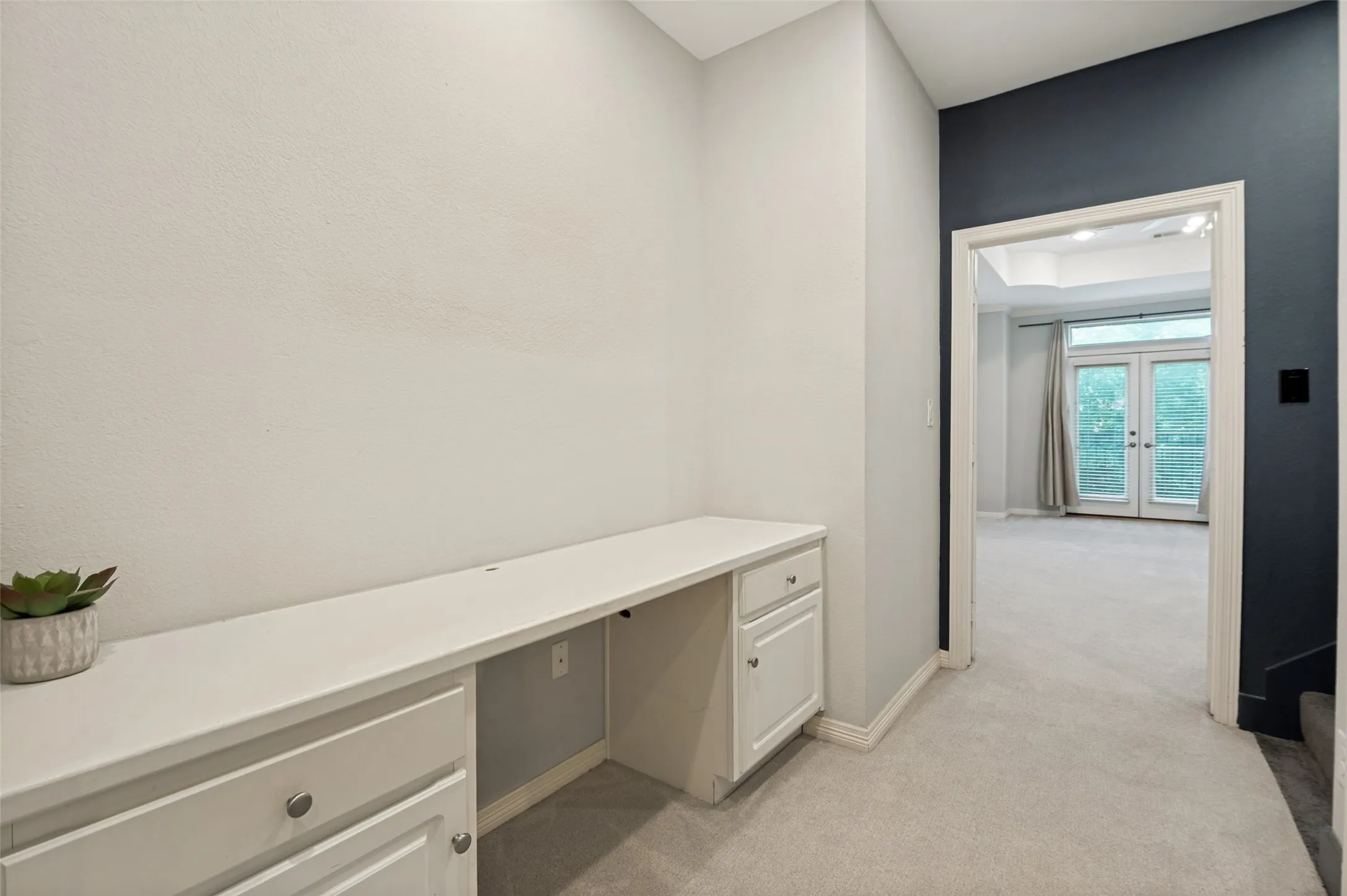 Condominium For Sale in Dallas County , 2205 Canton Street 105, Dallas, Texas 75201, 3 Bedroom, 4 Bathroom, 2 Garage spaces, 3,020 Sqft, built in 2001, mls#21301234, Real Estate Agent in Dallas, Homes For Sale in Dallas county, Homes For Sale in Dallas, Realtor in Dallas Texas, Real Estate Brokerage Independent Realty Texas, Luminita Cordes Realtor
