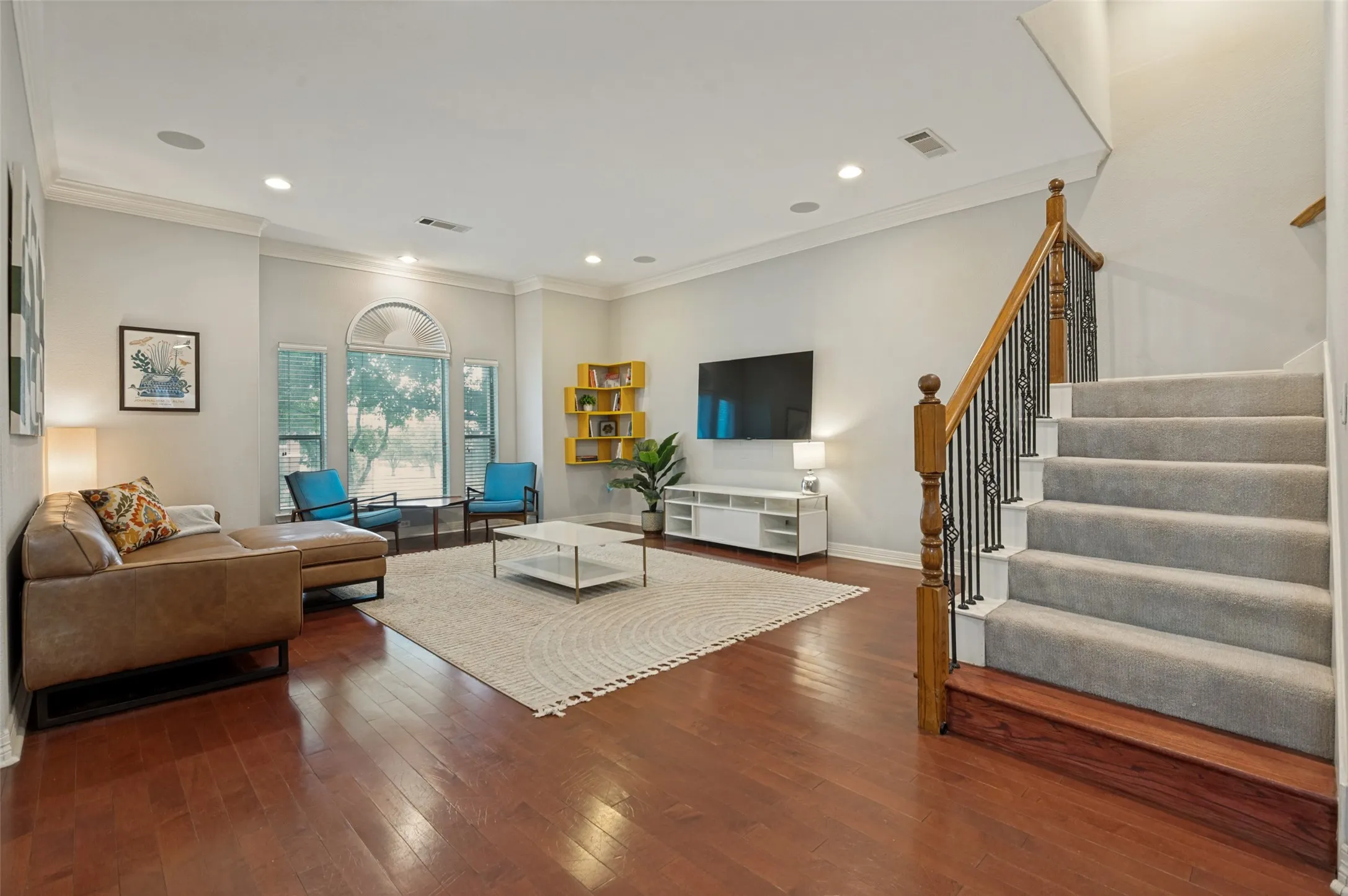 Condominium For Sale in Dallas County , 2205 Canton Street 105, Dallas, Texas 75201, 3 Bedroom, 4 Bathroom, 2 Garage spaces, 3,020 Sqft, built in 2001, mls#21301234, Real Estate Agent in Dallas, Homes For Sale in Dallas county, Homes For Sale in Dallas, Realtor in Dallas Texas, Real Estate Brokerage Independent Realty Texas, Luminita Cordes Realtor