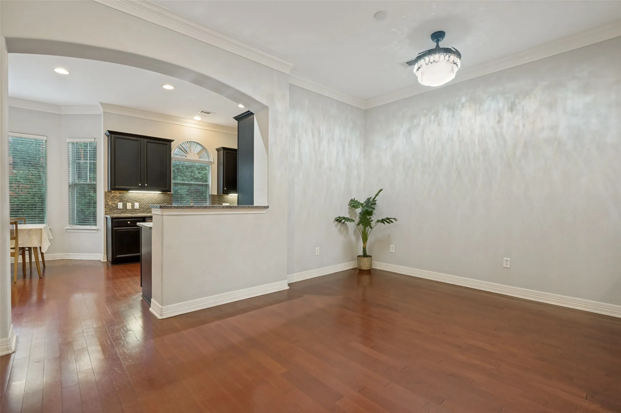 Condominium For Sale in Dallas County , 2205 Canton Street 105, Dallas, Texas 75201, 3 Bedroom, 4 Bathroom, 2 Garage spaces, 3,020 Sqft, built in 2001, mls#21301234, Real Estate Agent in Dallas, Homes For Sale in Dallas county, Homes For Sale in Dallas, Realtor in Dallas Texas, Real Estate Brokerage Independent Realty Texas, Luminita Cordes Realtor
