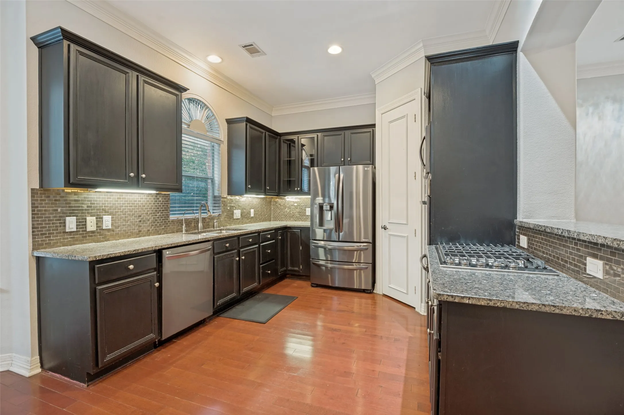 Condominium For Sale in Dallas County , 2205 Canton Street 105, Dallas, Texas 75201, 3 Bedroom, 4 Bathroom, 2 Garage spaces, 3,020 Sqft, built in 2001, mls#21301234, Real Estate Agent in Dallas, Homes For Sale in Dallas county, Homes For Sale in Dallas, Realtor in Dallas Texas, Real Estate Brokerage Independent Realty Texas, Luminita Cordes Realtor