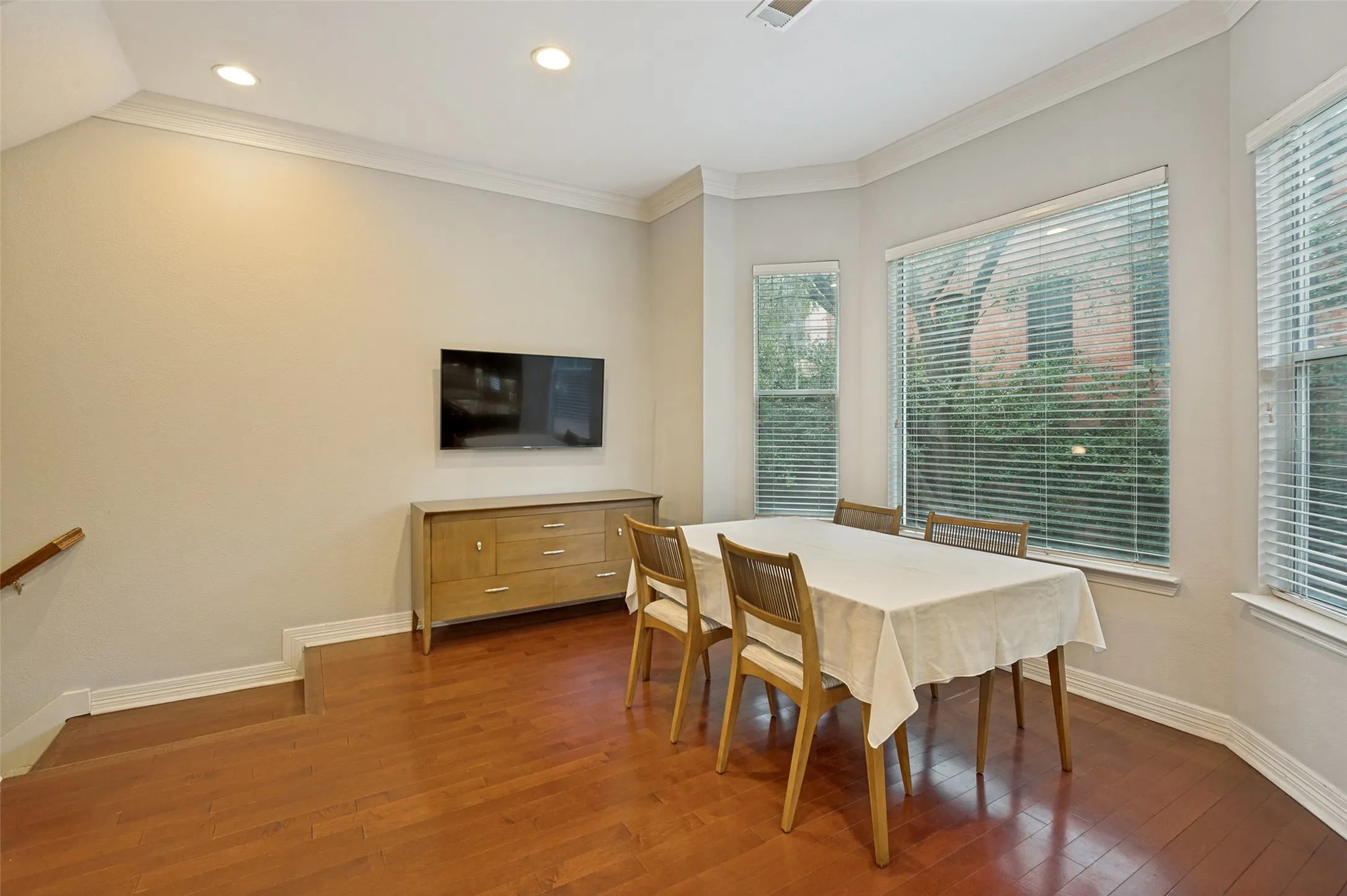 Condominium For Sale in Dallas County , 2205 Canton Street 105, Dallas, Texas 75201, 3 Bedroom, 4 Bathroom, 2 Garage spaces, 3,020 Sqft, built in 2001, mls#21301234, Real Estate Agent in Dallas, Homes For Sale in Dallas county, Homes For Sale in Dallas, Realtor in Dallas Texas, Real Estate Brokerage Independent Realty Texas, Luminita Cordes Realtor