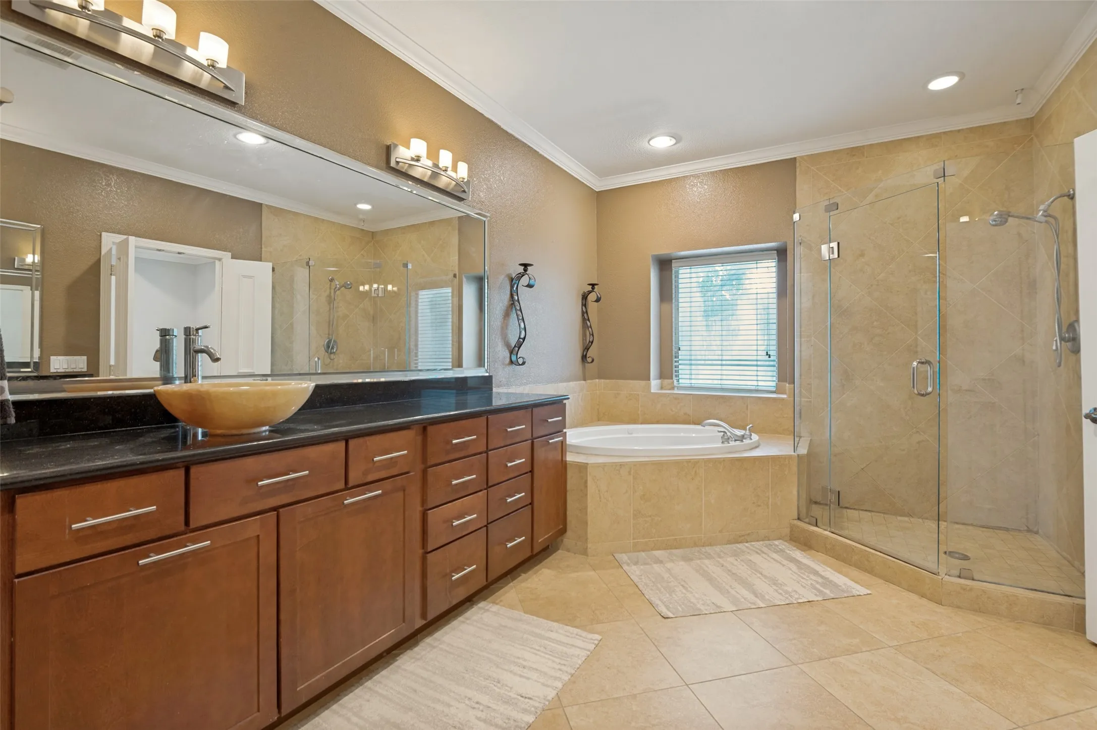 Condominium For Sale in Dallas County , 2205 Canton Street 105, Dallas, Texas 75201, 3 Bedroom, 4 Bathroom, 2 Garage spaces, 3,020 Sqft, built in 2001, mls#21301234, Real Estate Agent in Dallas, Homes For Sale in Dallas county, Homes For Sale in Dallas, Realtor in Dallas Texas, Real Estate Brokerage Independent Realty Texas, Luminita Cordes Realtor