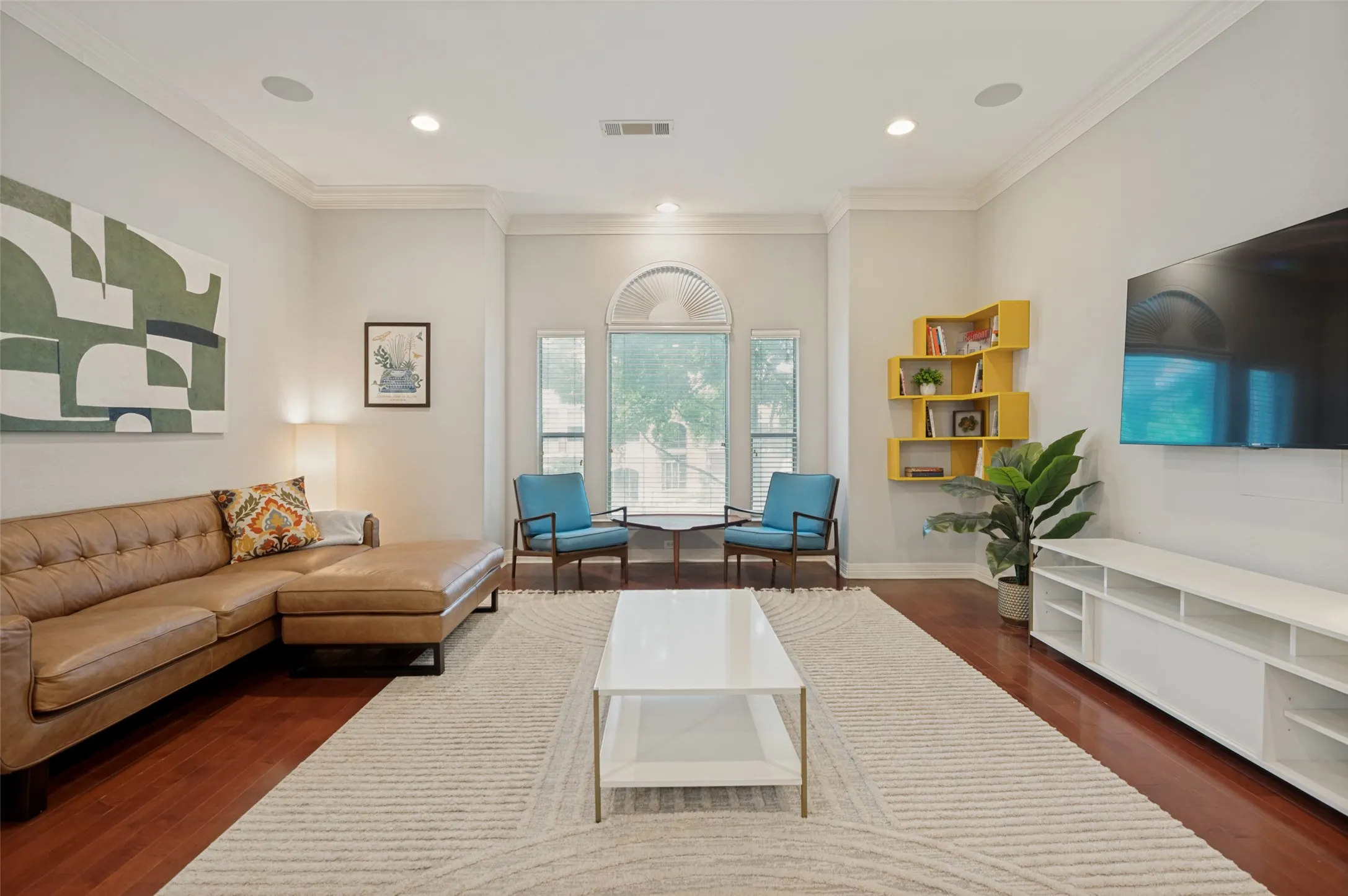 Condominium For Sale in Dallas County , 2205 Canton Street 105, Dallas, Texas 75201, 3 Bedroom, 4 Bathroom, 2 Garage spaces, 3,020 Sqft, built in 2001, mls#21301234, Real Estate Agent in Dallas, Homes For Sale in Dallas county, Homes For Sale in Dallas, Realtor in Dallas Texas, Real Estate Brokerage Independent Realty Texas, Luminita Cordes Realtor